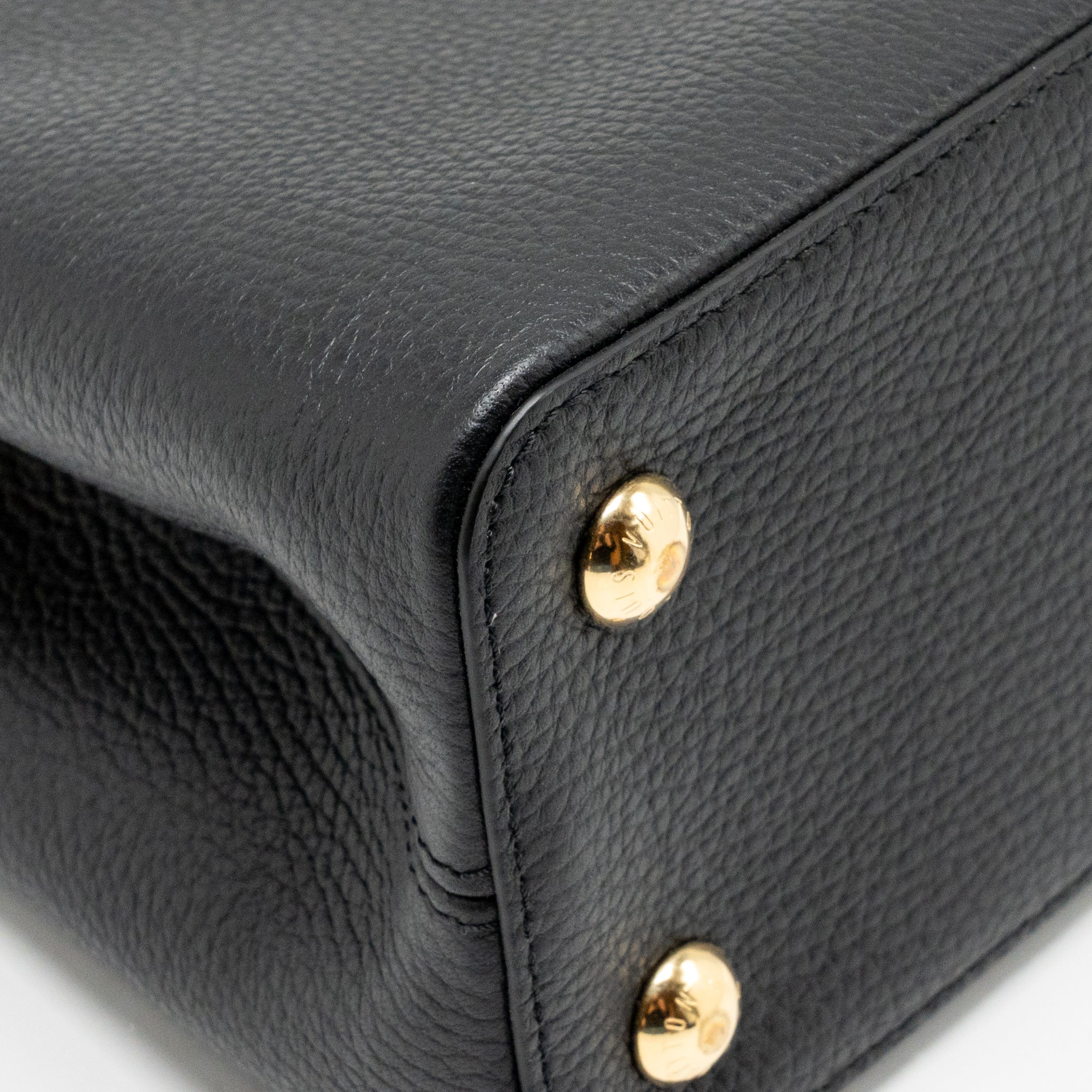 LOUIS VUITTON CAPUCINES MM TAURILLON LEATHER BLACK GHW