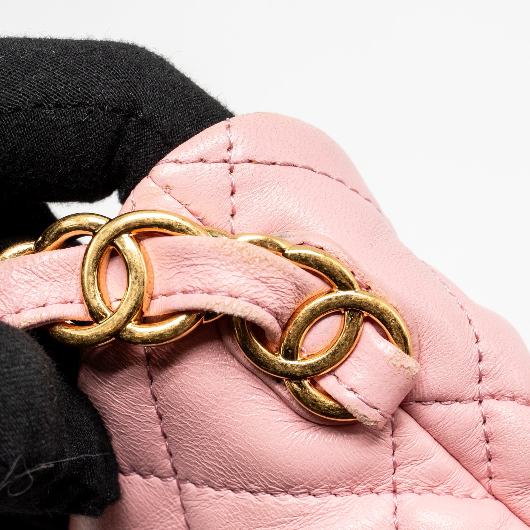 CHANEL 22K HOBO BAG WITH LOGO CHAIN LAMBSKIN PINK GHW (MICROCHIP)