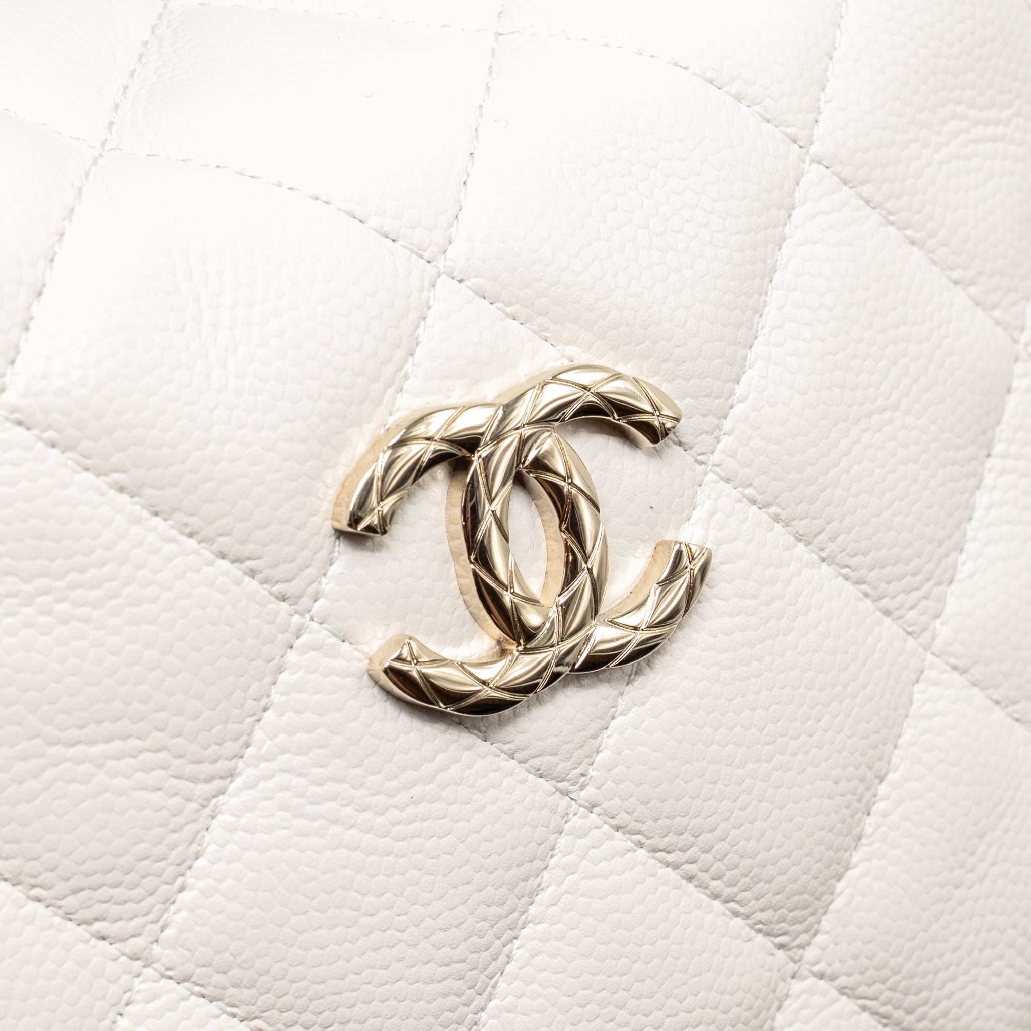 CHANEL 25S COCO CRUSH HANDLE BAG CAVIAR WHITE LGHW (MICROCHIP)