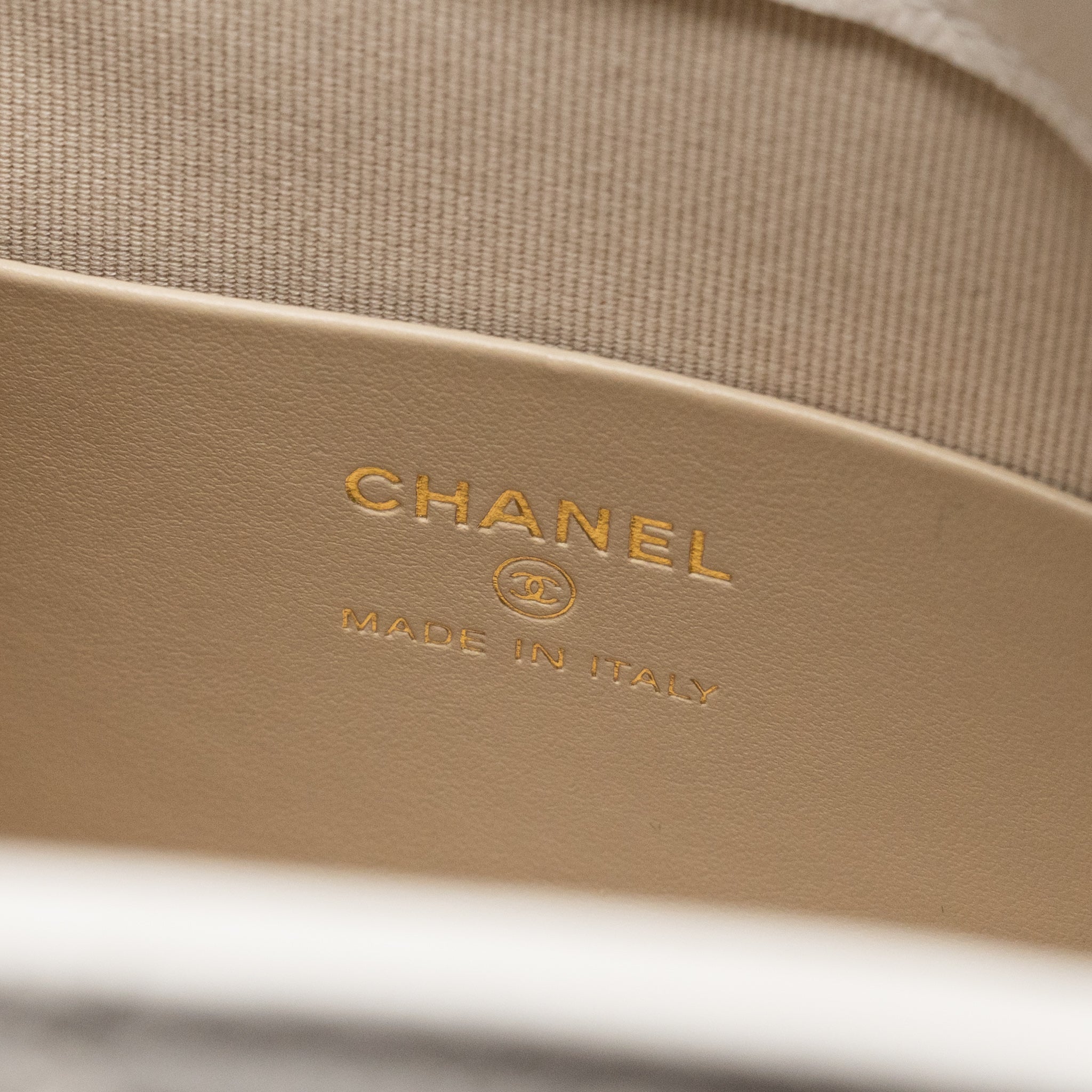 CHANEL 25S COCO CRUSH HANDLE BAG CAVIAR WHITE LGHW (MICROCHIP)