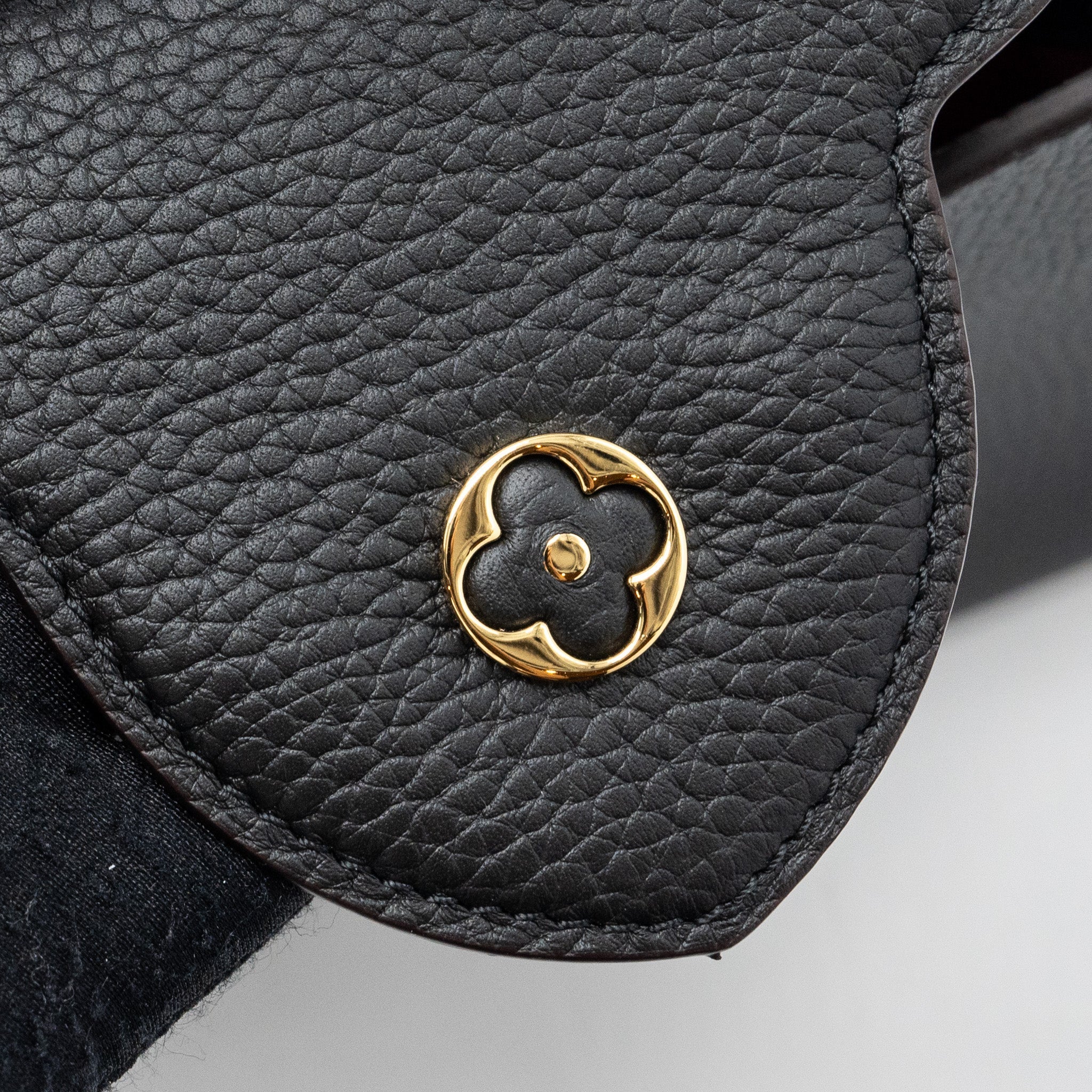 LOUIS VUITTON CAPUCINES BB TAURILLON BLACK GHW(NEW VERSION)