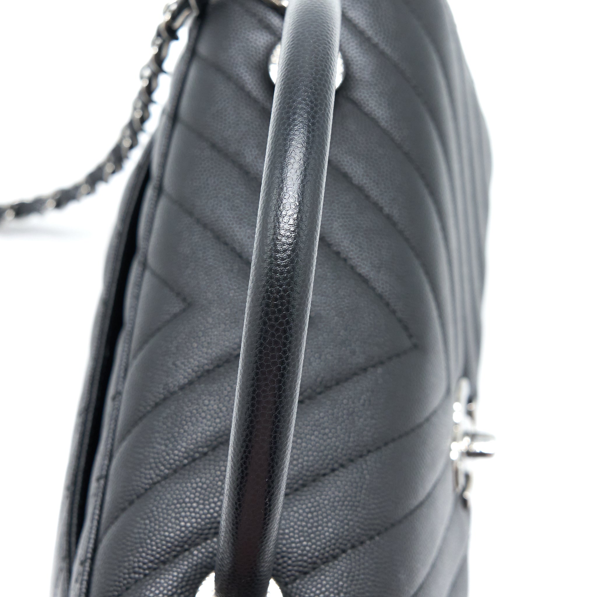 CHANEL MEDIUM COCO HANDLE CHEVRON CAVIAR BLACK SHW