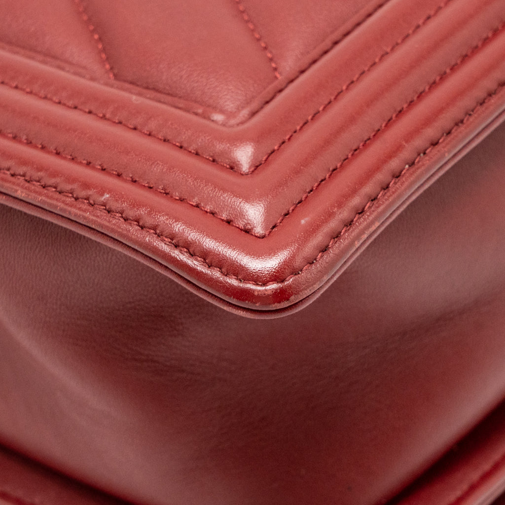 CHANEL CHEVRON NEW MEDIUM BOY BAG CALFSKIN RED RUTHENIUM HARDWARE