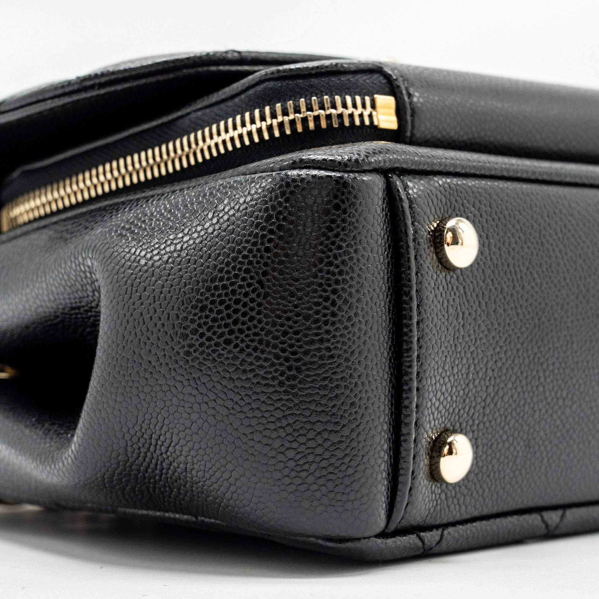 CHANEL MEDIUM BUSINESS AFFINITY CAVIAR BLACK LGHW (MICROCHIP)