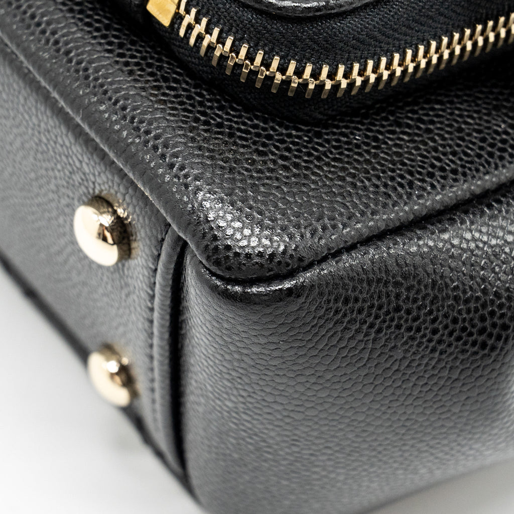 CHANEL MEDIUM BUSINESS AFFINITY CAVIAR BLACK LGHW (MICROCHIP)