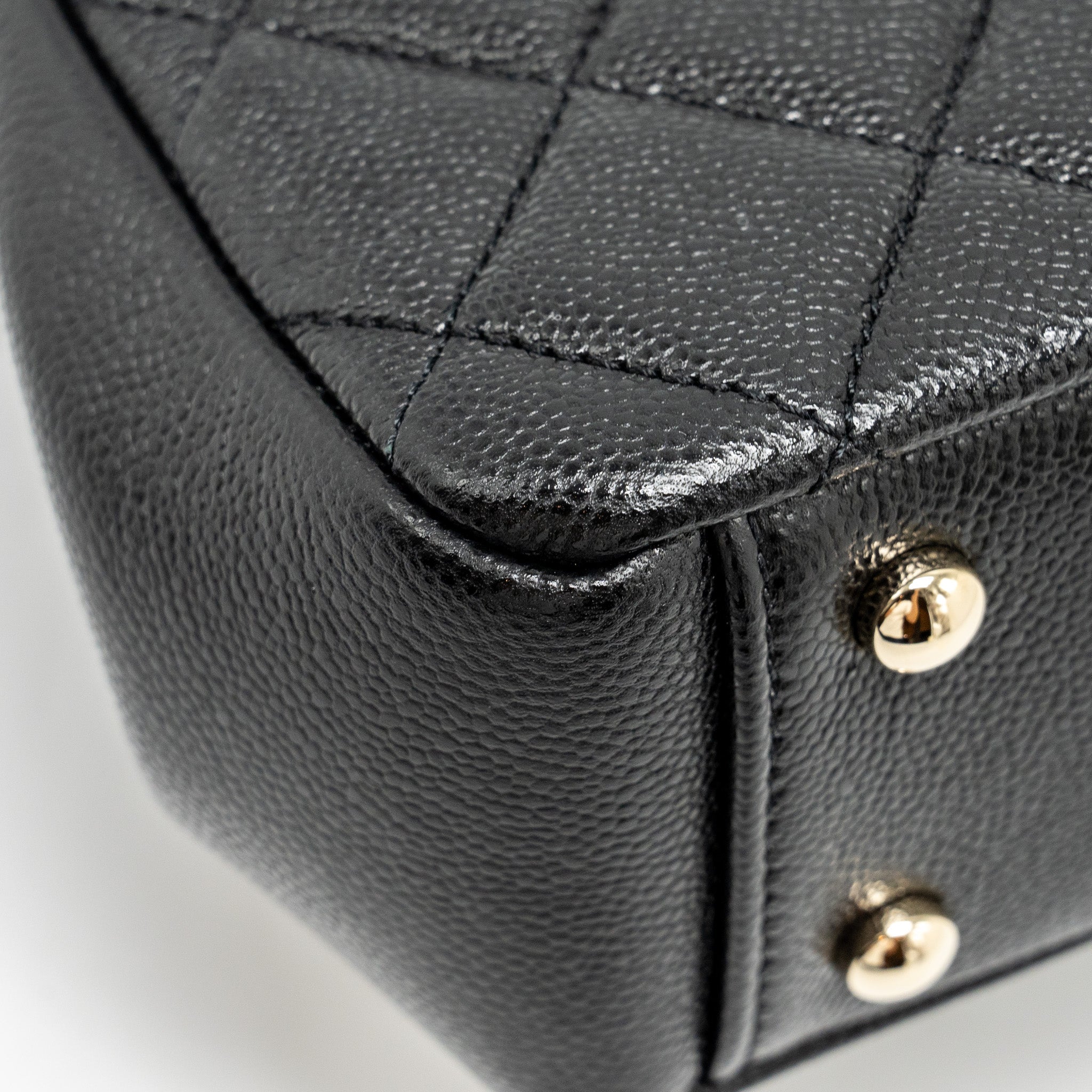 CHANEL MEDIUM BUSINESS AFFINITY CAVIAR BLACK LGHW (MICROCHIP)