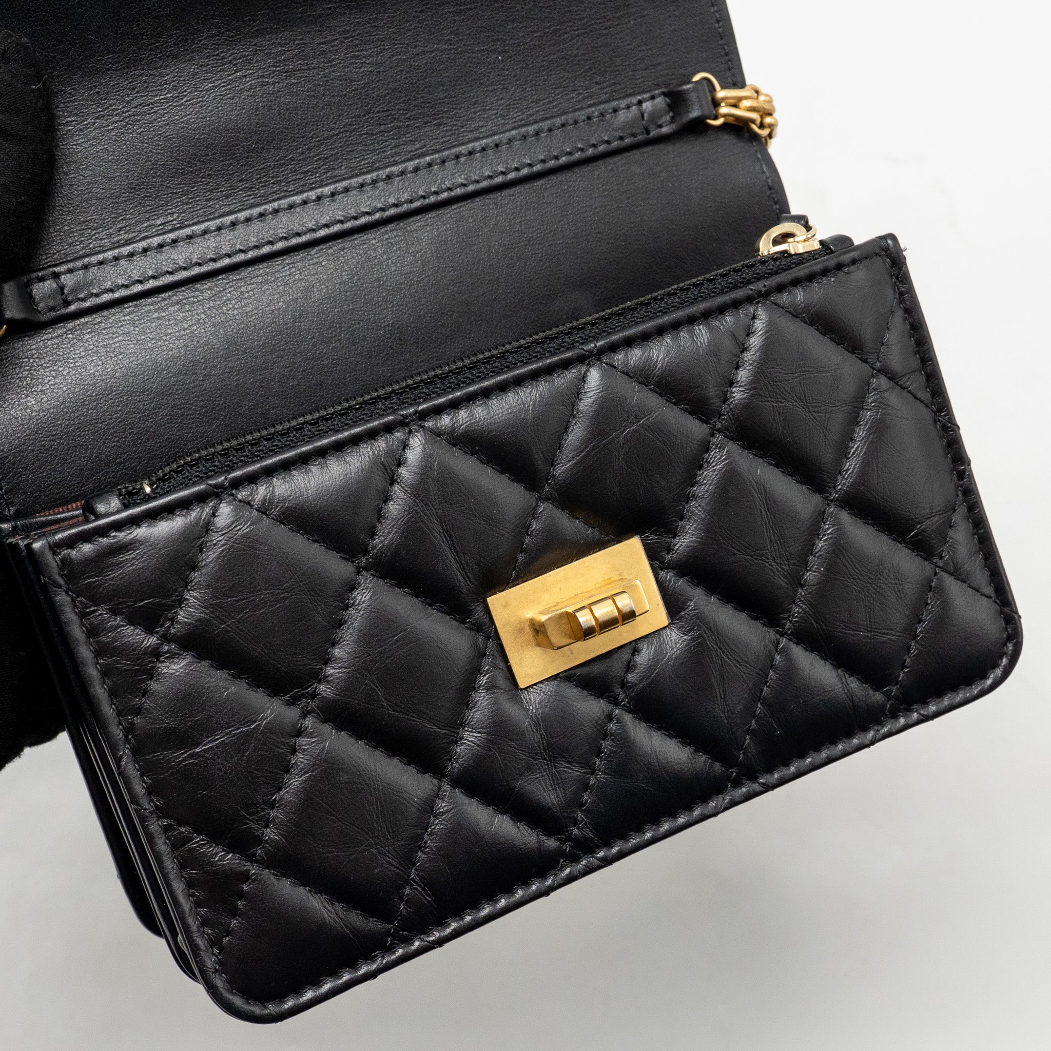 CHANEL MINI 2.55 REISSUE WALLET ON CHAIN AGED CALFSKIN BLACK GHW(MICROCHIP)