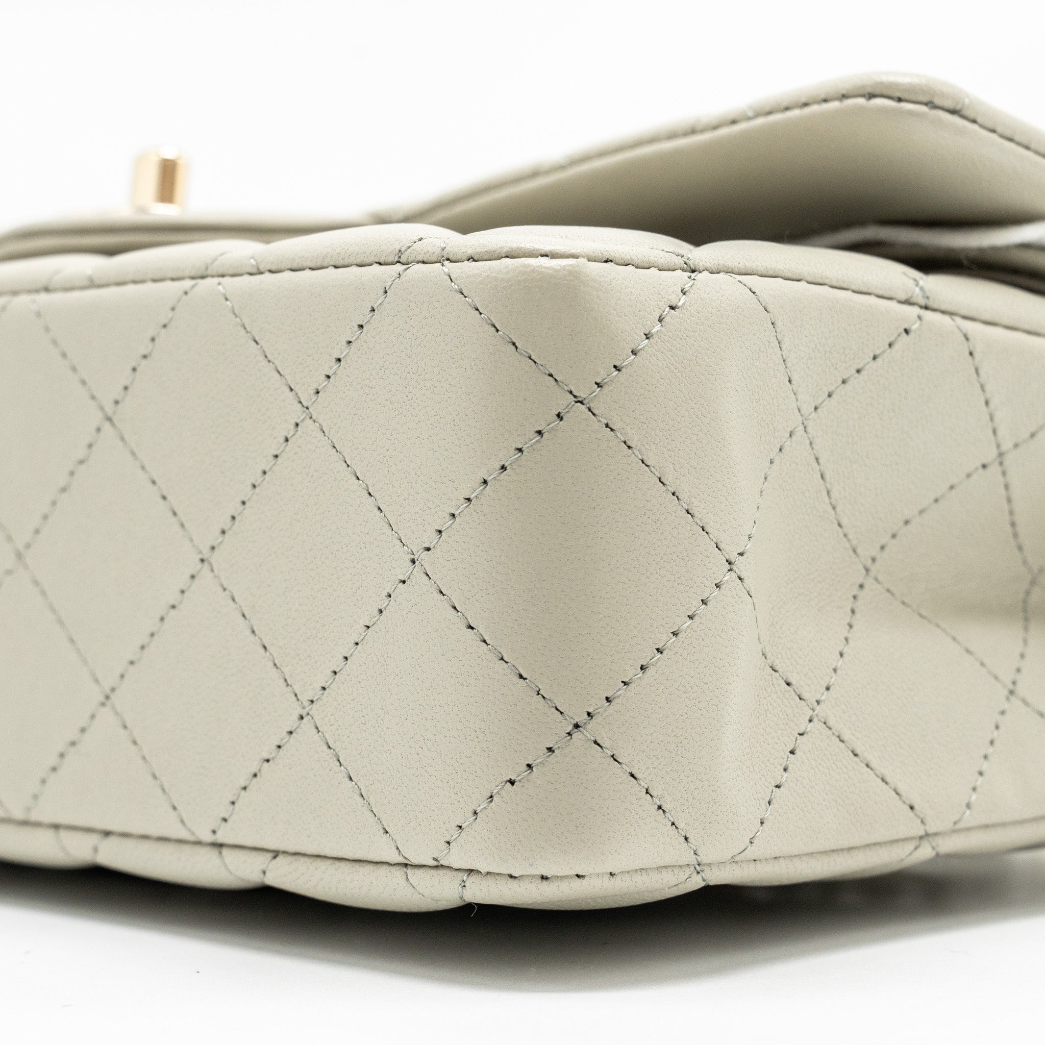 CHANEL MEDIUM CLASSIC DOUBLE FLAP BAG LAMBSKIN LIGHT GREY LGHW (MICROCHIP)