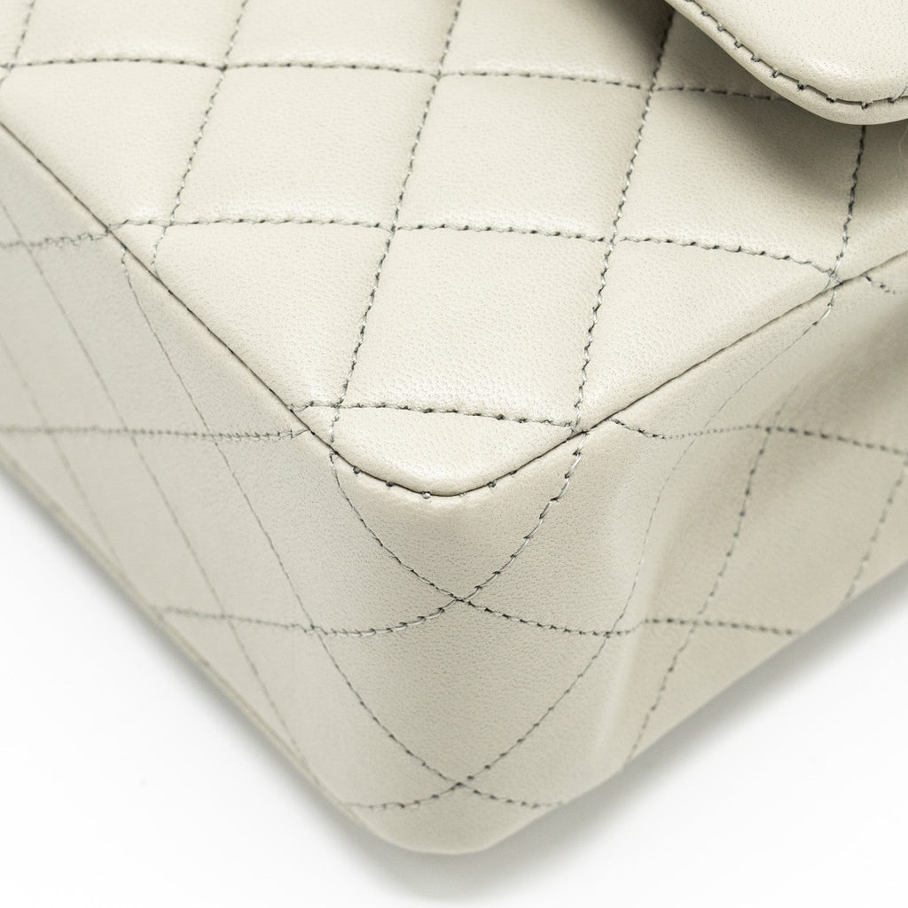 CHANEL MEDIUM CLASSIC DOUBLE FLAP BAG LAMBSKIN LIGHT GREY LGHW (MICROCHIP)