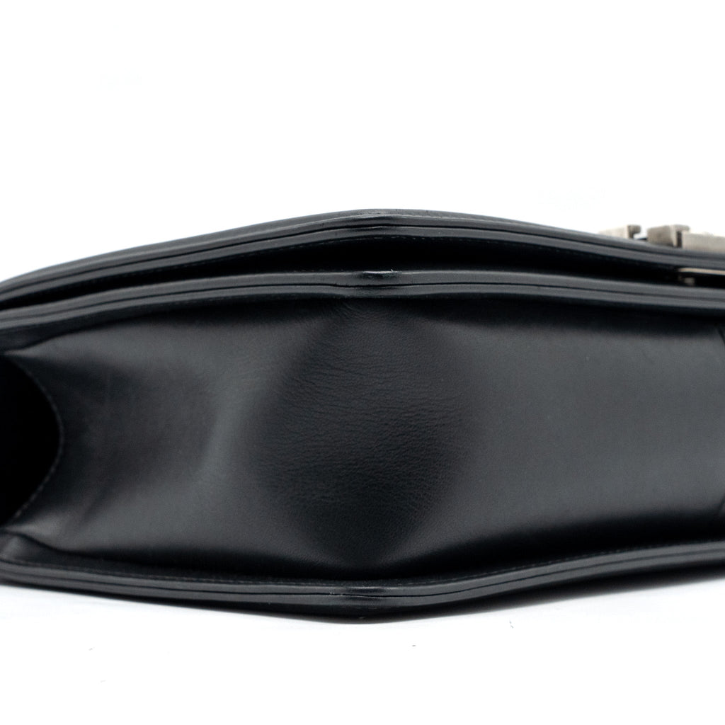 CHANEL NEW MEDIUM BOY BAG SMOOTH CALFSKIN BLACK RUTHENIUM HARDWARE
