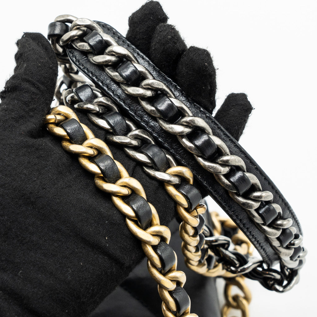 CHANEL SMALL 19 BAG GOATSKIN BLACK MULTICOLOUR HARDWARE