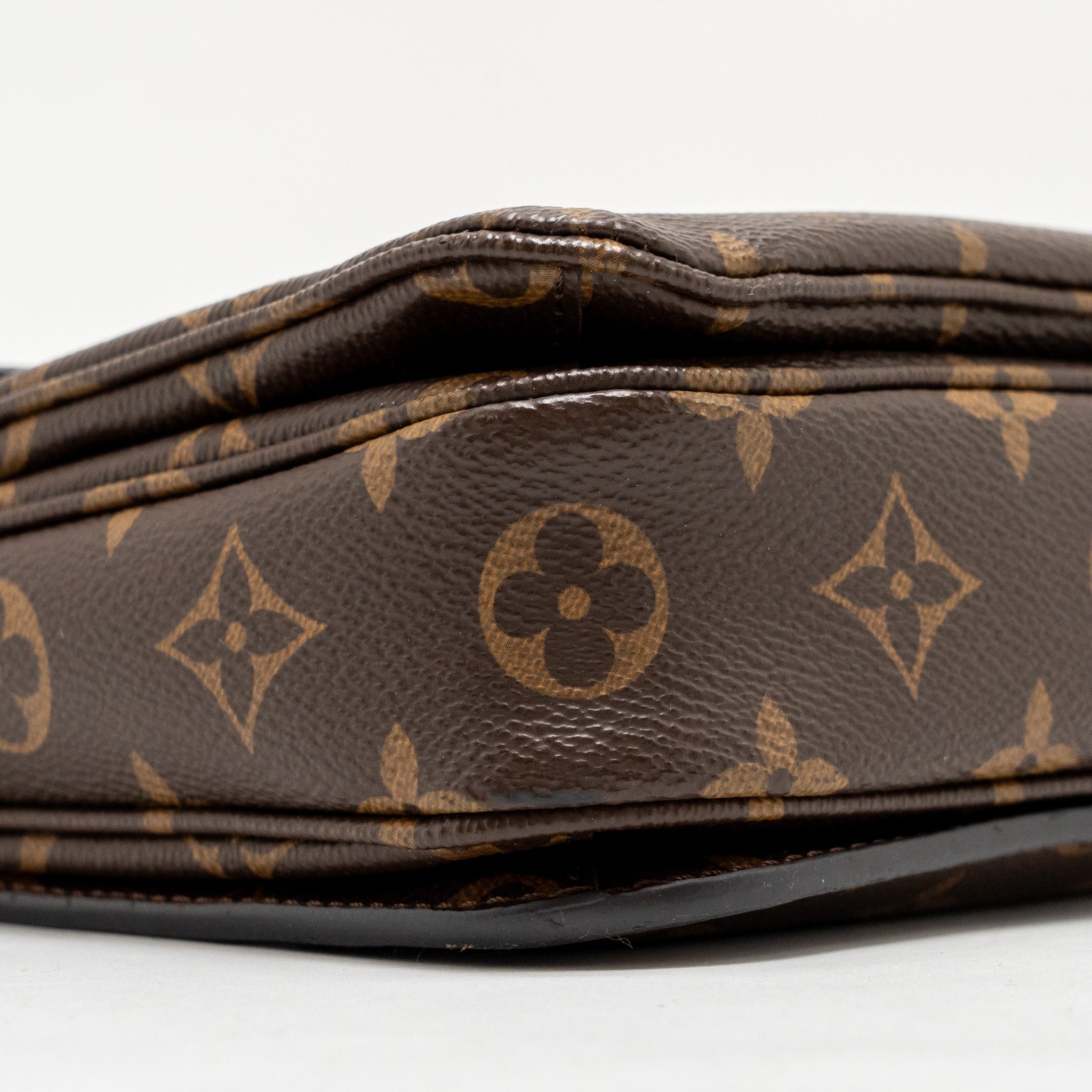 LOUIS VUITTON POCHETTE METIS MONOGRAM CANVAS GHW
