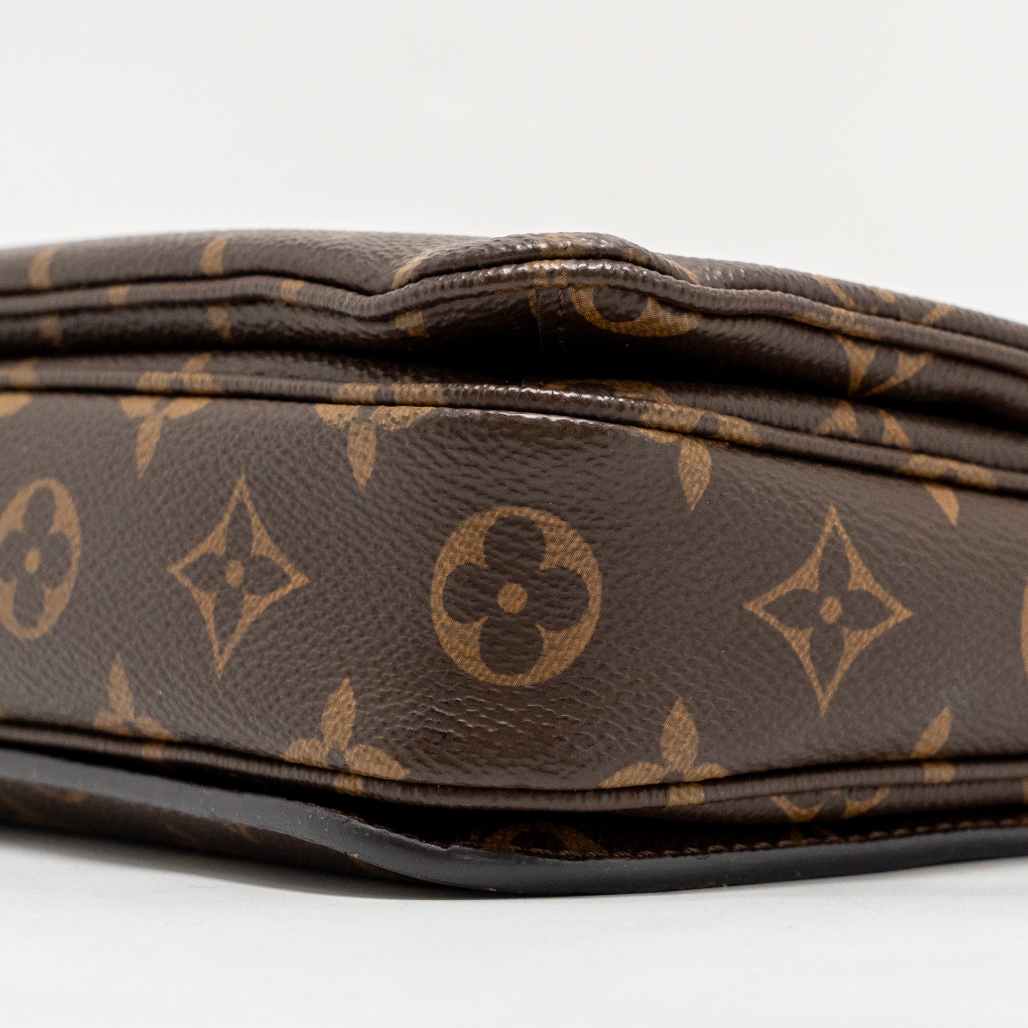 LOUIS VUITTON POCHETTE METIS MONOGRAM CANVAS GHW