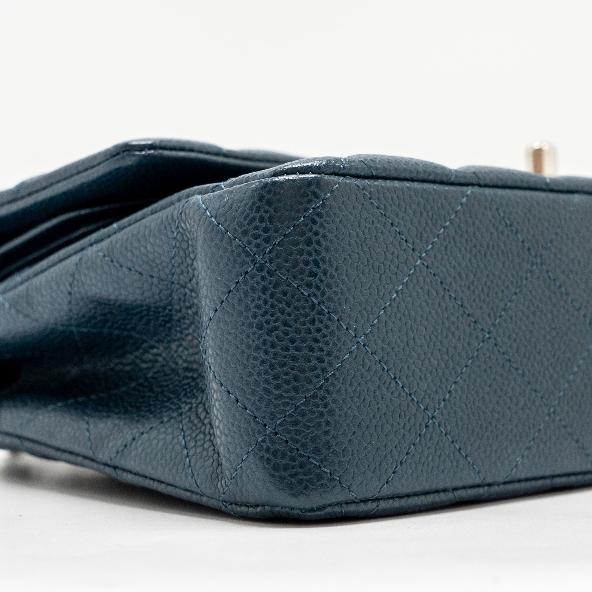 CHANNEL MEDIUM CLASSIC DOUBLE FLAP BAG CAVIAR METALLIC DARK BLUE SHW