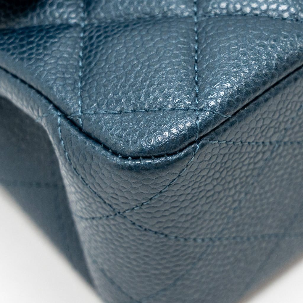 CHANNEL MEDIUM CLASSIC DOUBLE FLAP BAG CAVIAR METALLIC DARK BLUE SHW