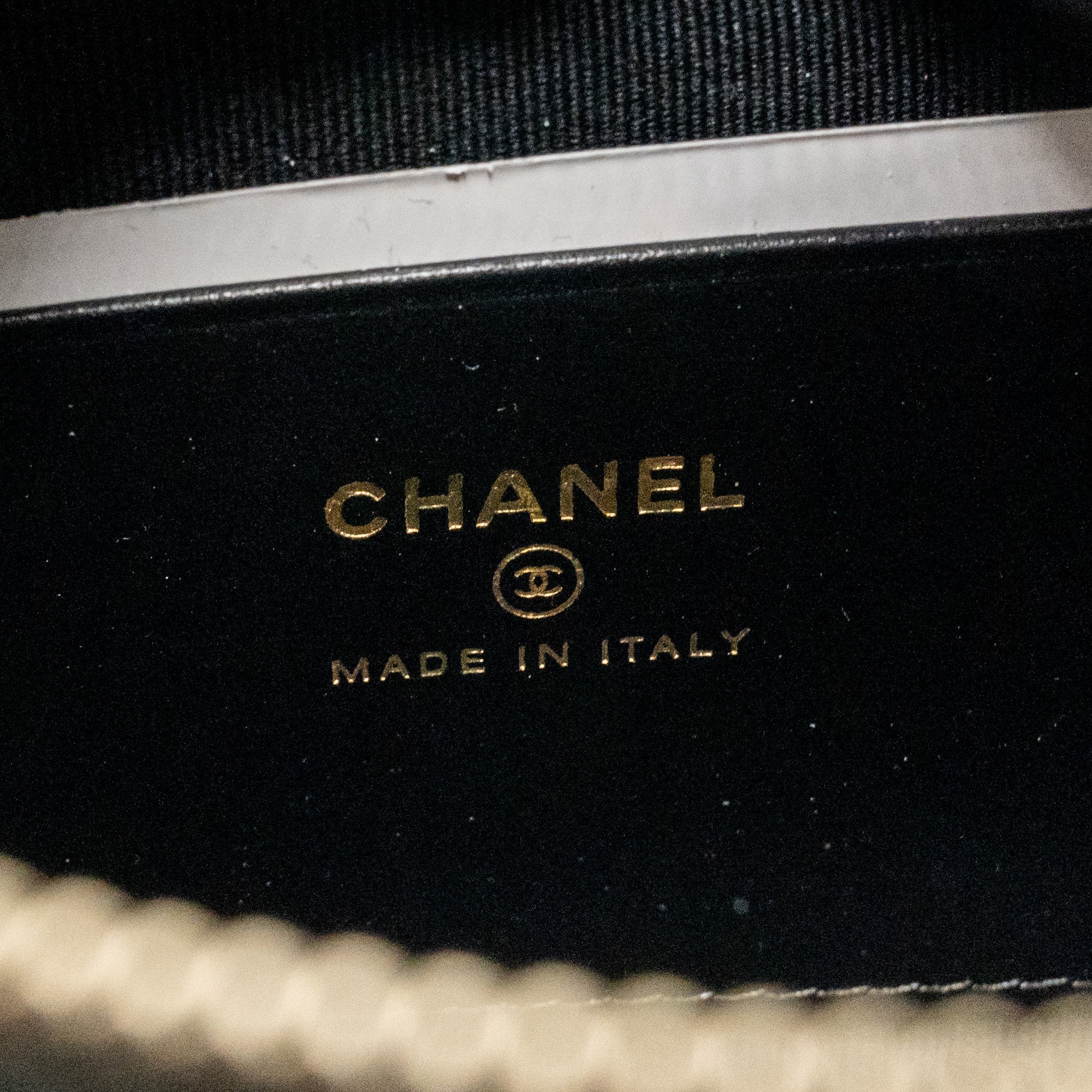CHANEL 25C DETAIL CC LOGO QUILTED HOBO BAG CAVIAR BLACK LGHW (MICROCHIP)