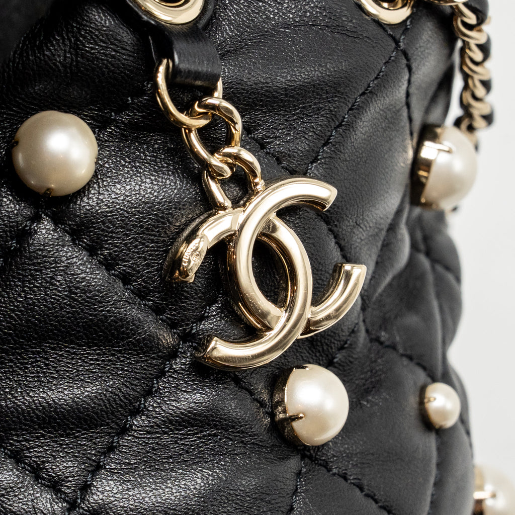 CHANEL ABOUT PEARLS QUILTED DRAWSTRING BUCKET BAG LAMBSKIN BLACK LGHW