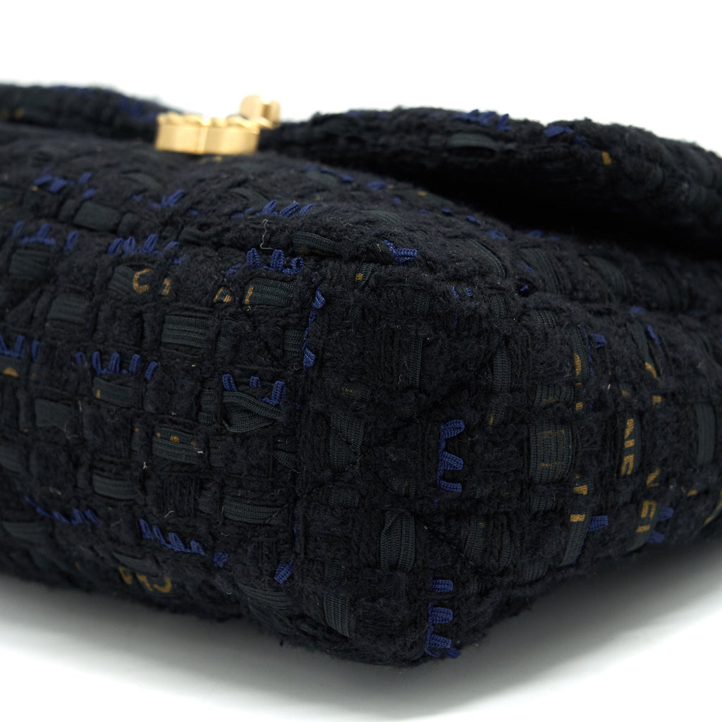 CHANEL TWEED SMALL 19 FLAP BAG