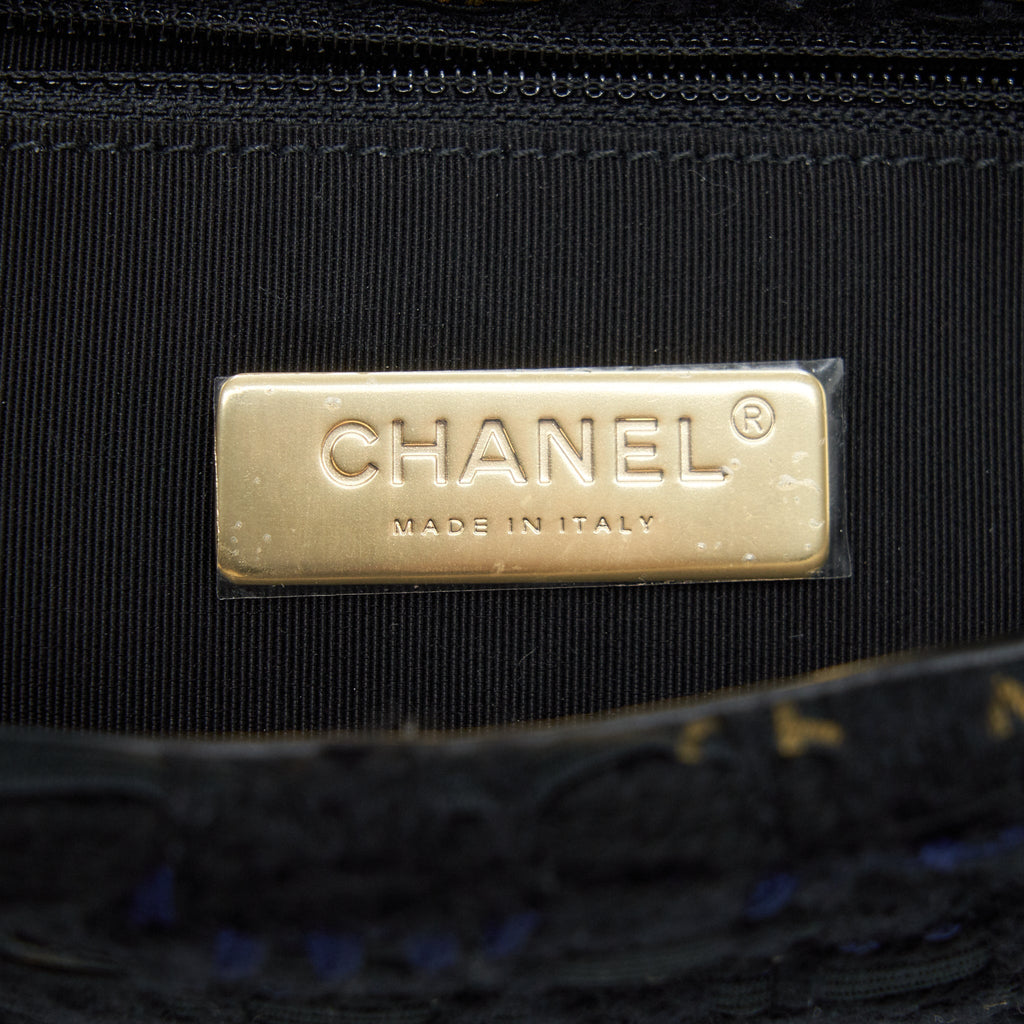 CHANEL TWEED SMALL 19 FLAP BAG