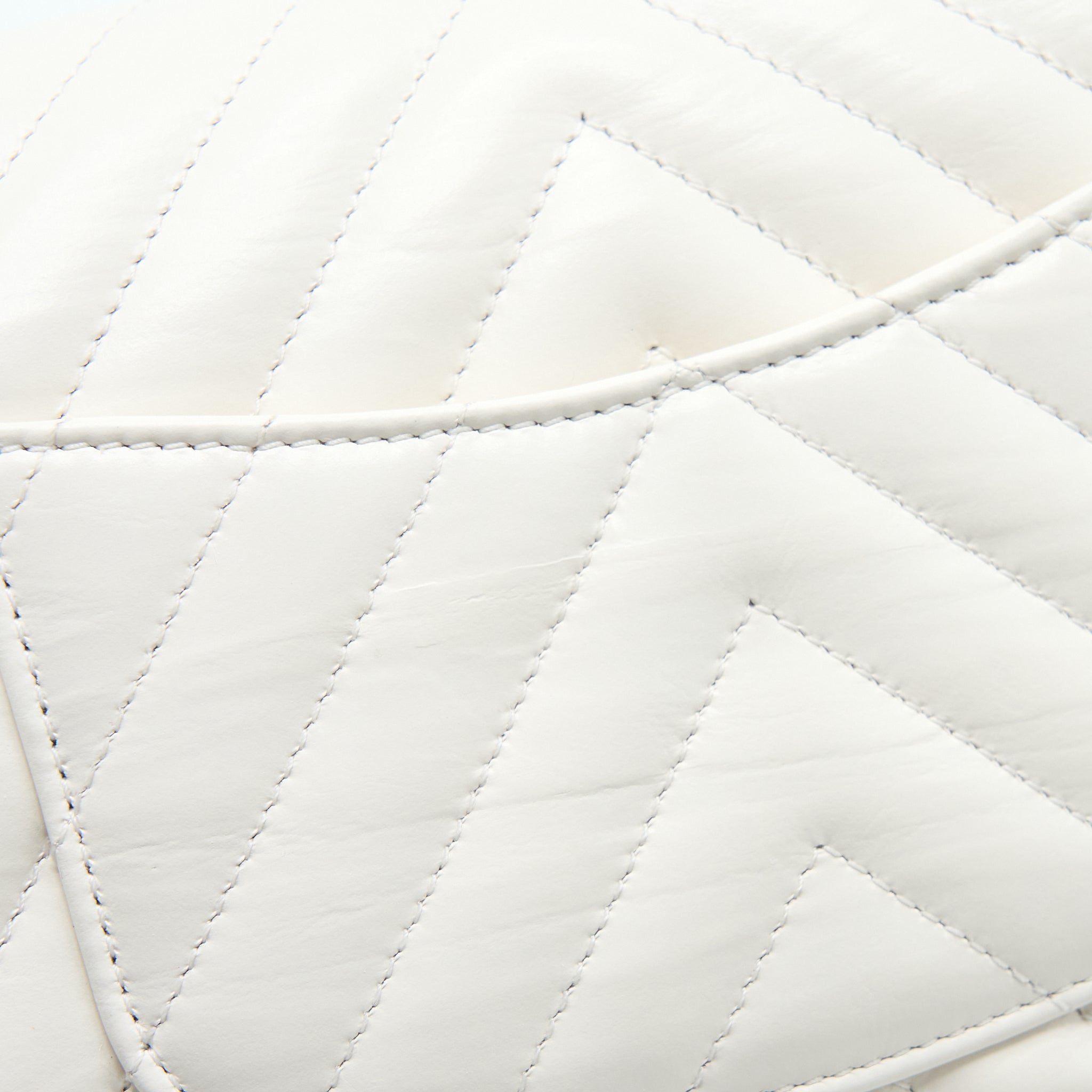 CHANEL MINI 2.55 REISSUE CHEVRON FLAP BAG AGED CALFSKIN WHITE BRUSHED GHW (MICROCHIP)