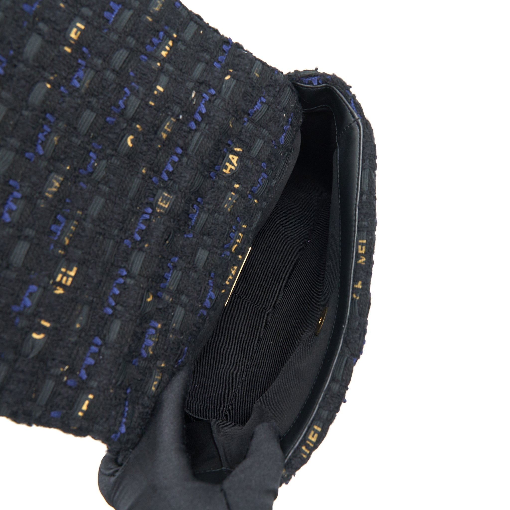 CHANEL TWEED SMALL 19 FLAP BAG
