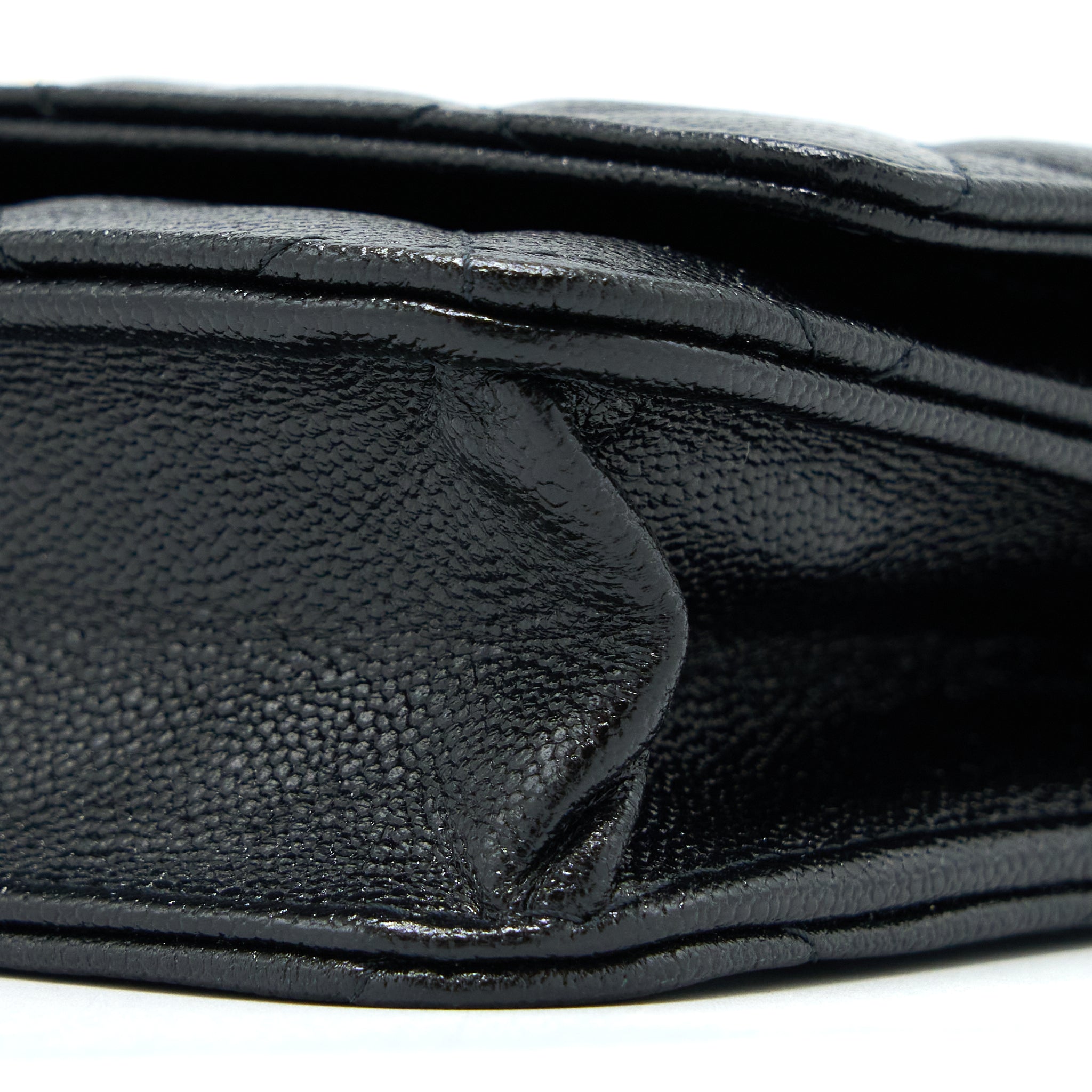 CHANEL 22B DETAIL CC LOGO WALLET ON CHAIN CAVIAR BLACK LGHW (MICROCHIP)