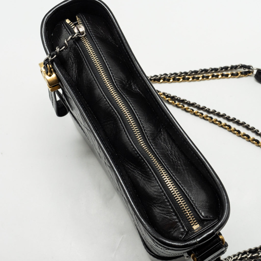 CHANEL NEW MEDIUM GABRIELLE HOBO BAG CALFSKIN BLACK MULTICOLOUR HARDWARE (MICROCHIP)
