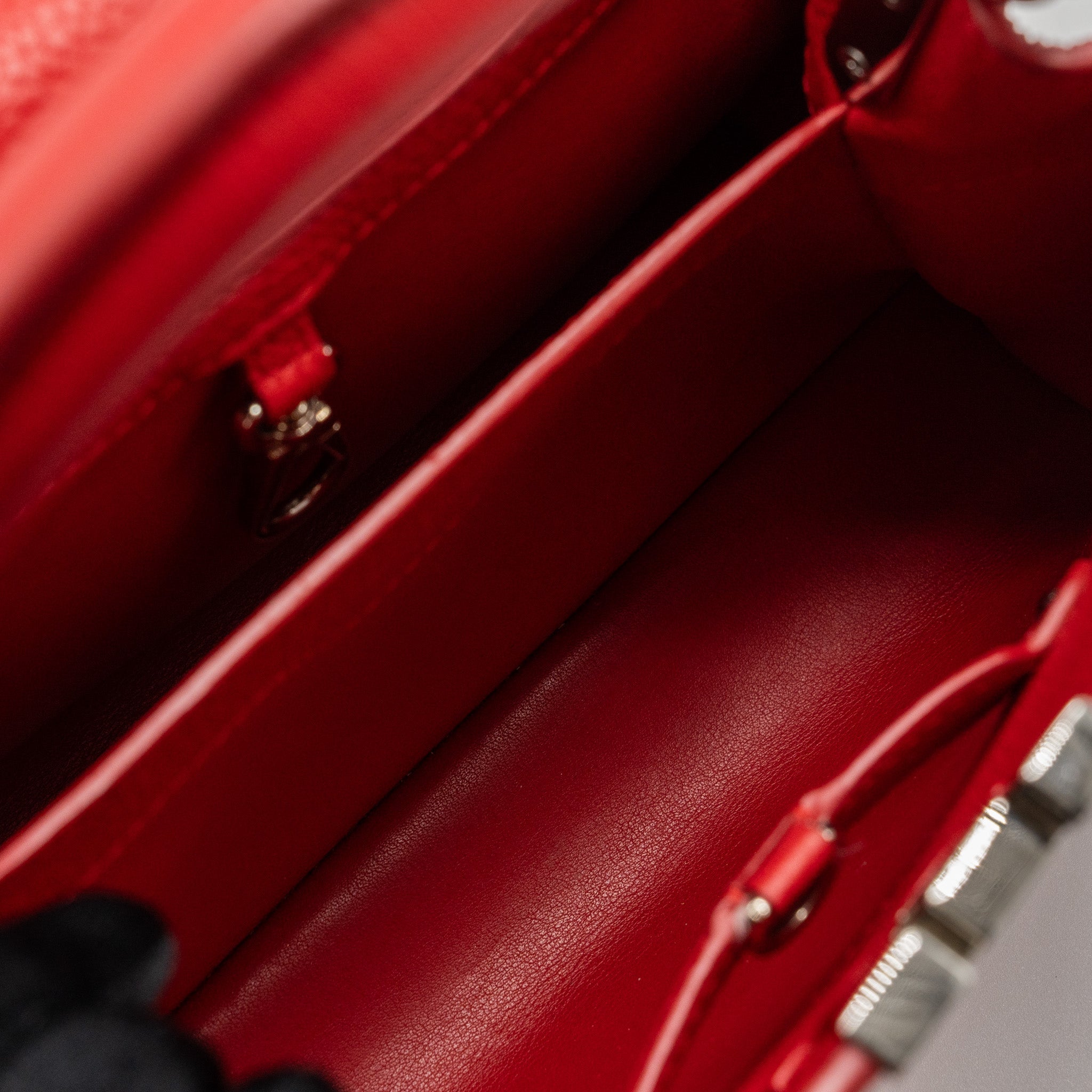 LOUIS VUITTON CAPUCINES BB TAURILLON RED GHW