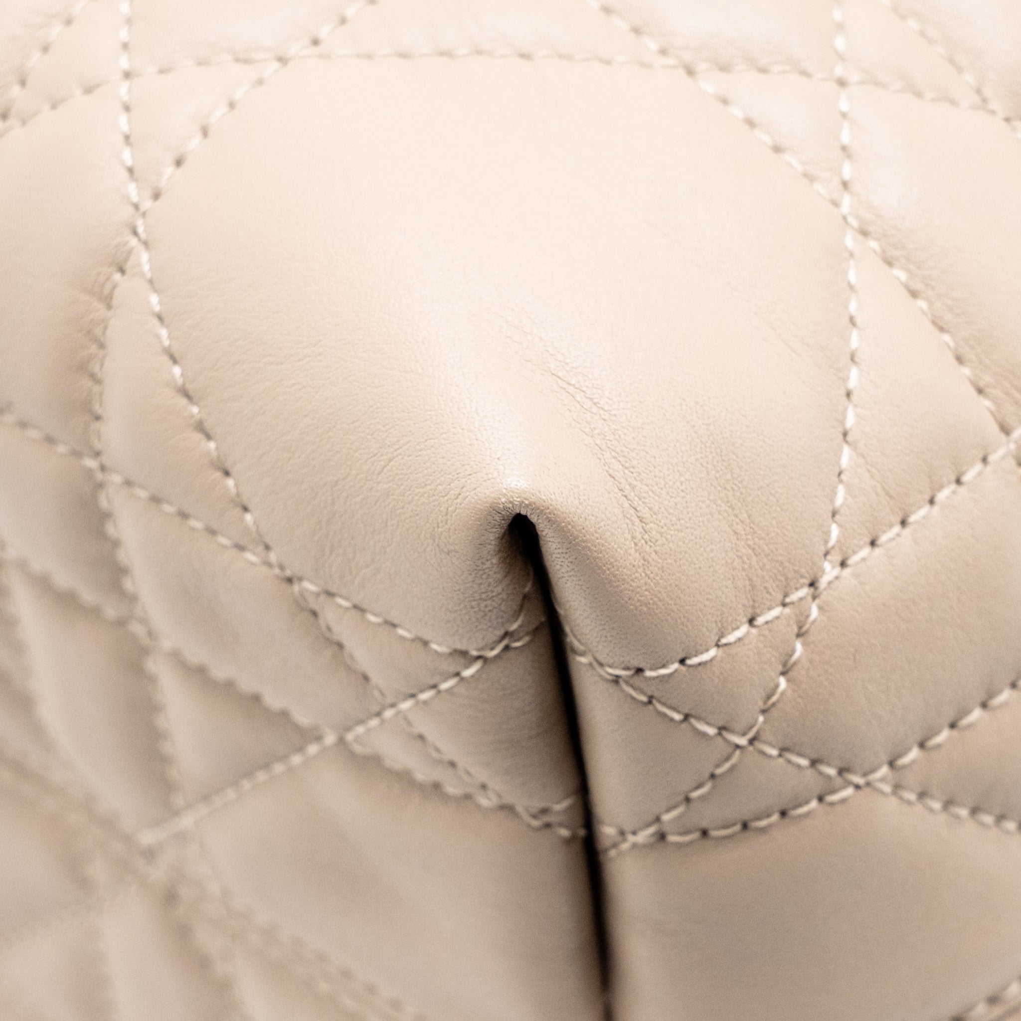 DIOR SMALL TOUJOURS TOTE BAG MACROCANNAGE CALFSKIN POWDER BEIGE LGHW