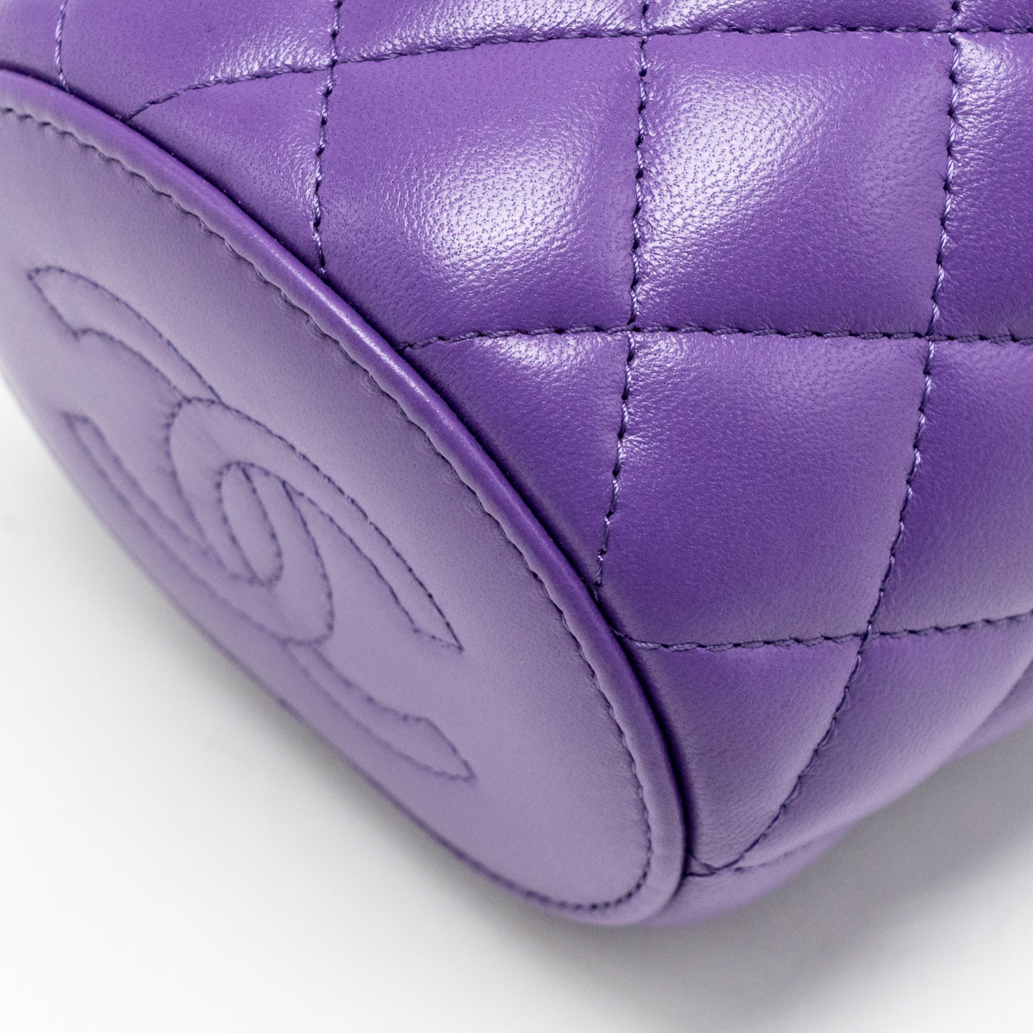 CHANEL 22A VANITY WITH CHAIN LAMBSKIN PURPLE GHW (MICROCHIP)