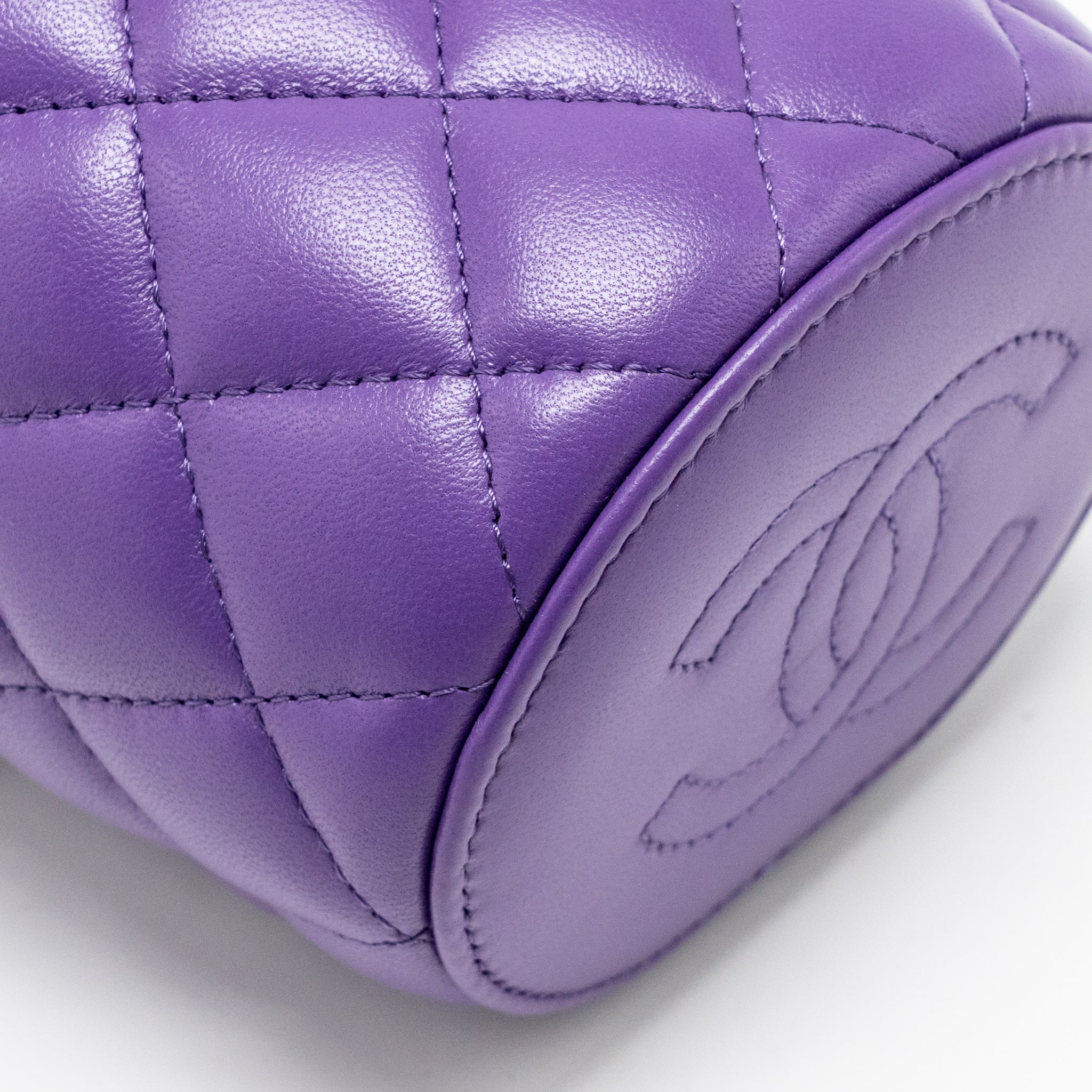 CHANEL 22A VANITY WITH CHAIN LAMBSKIN PURPLE GHW (MICROCHIP)