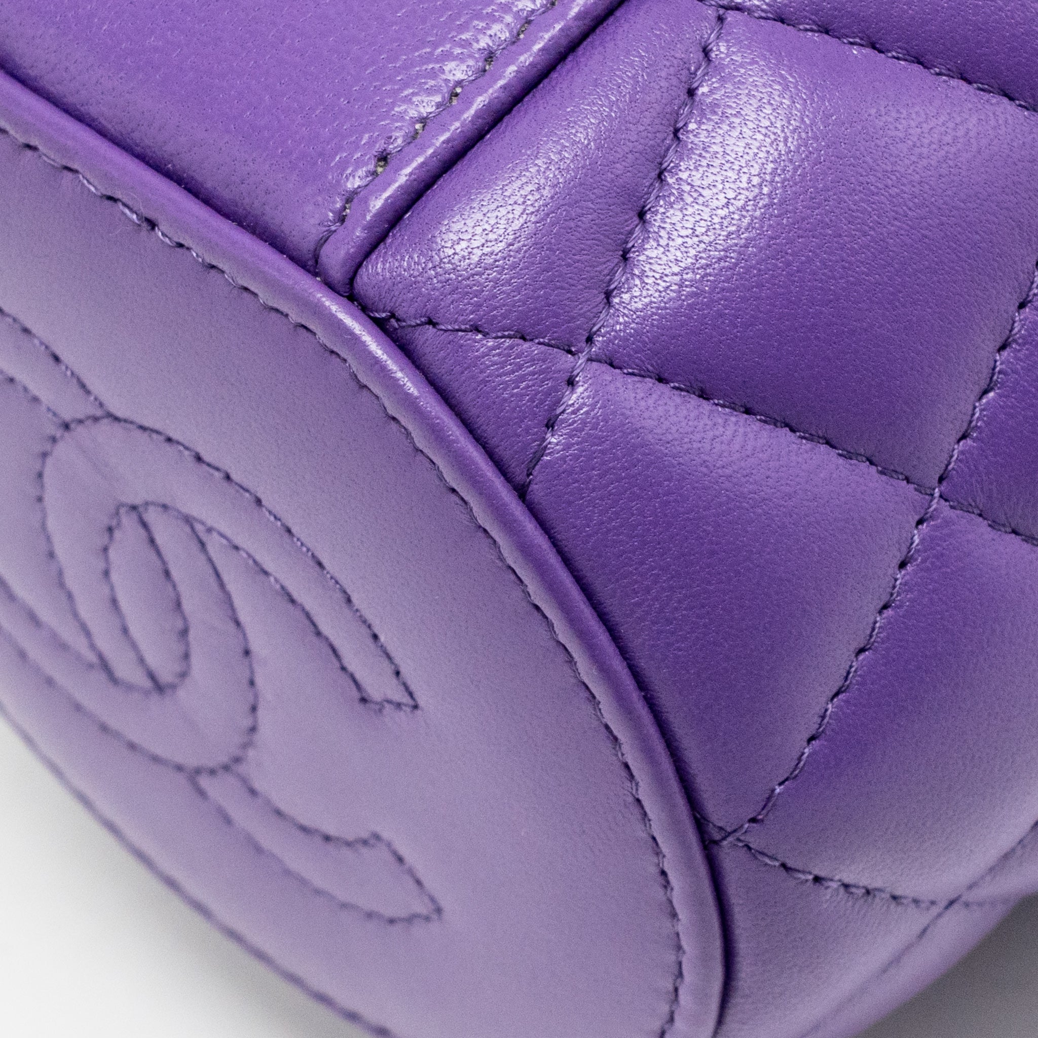 CHANEL 22A VANITY WITH CHAIN LAMBSKIN PURPLE GHW (MICROCHIP)