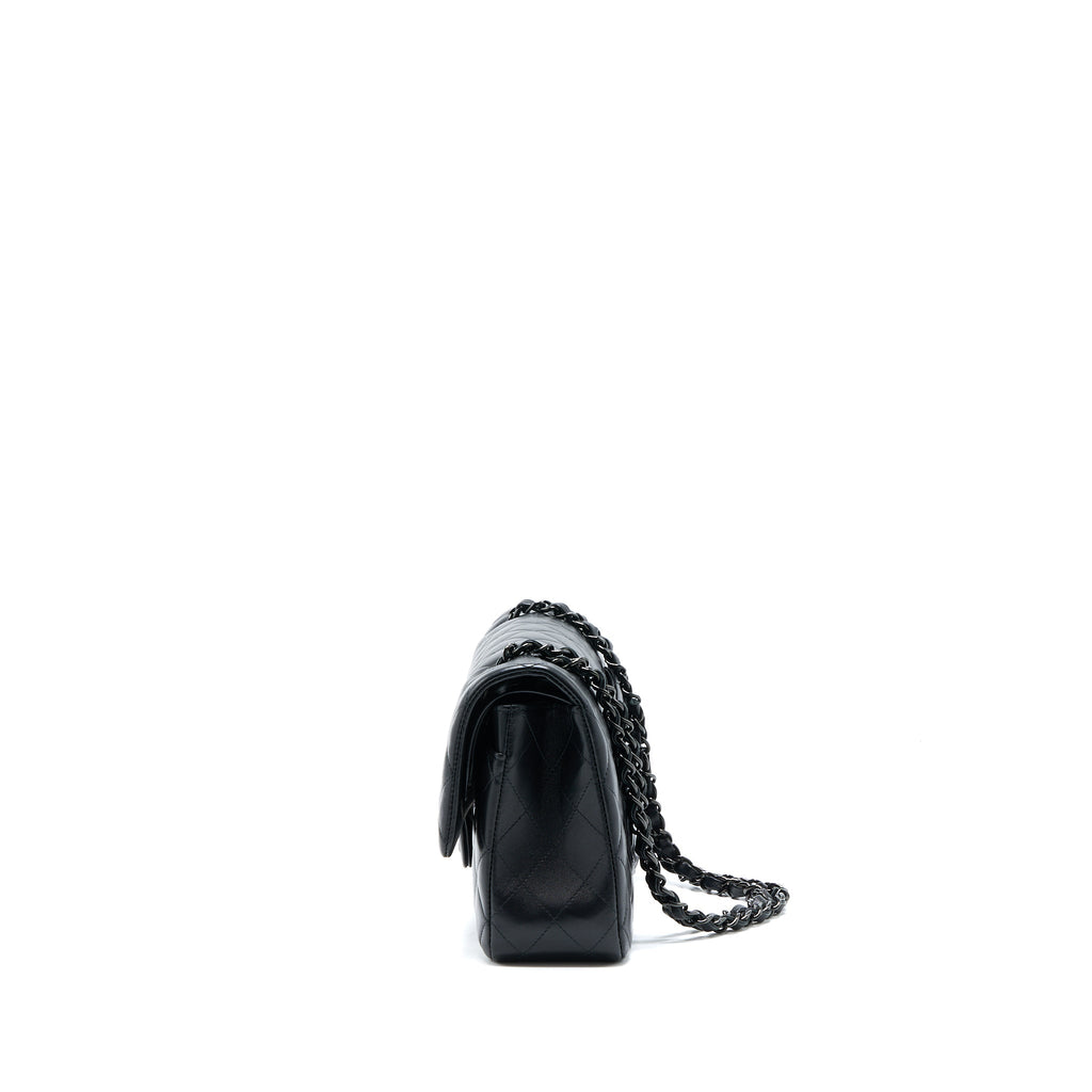 CHANEL MEDIUM CLASSIC DOUBLE FLAP BAG LAMBSKIN SO BLACK WITH BLACK HARDWARE (MICROCHIP)