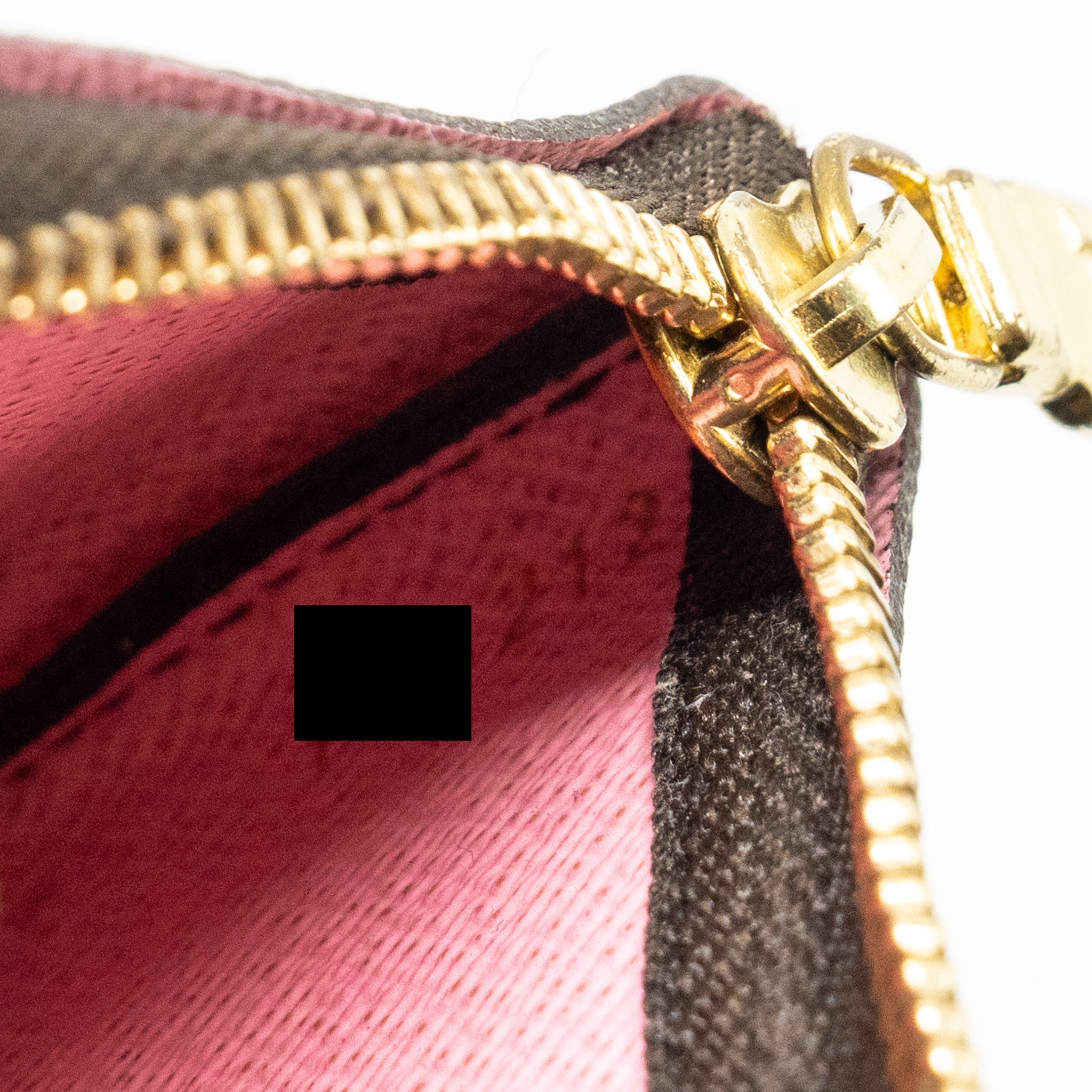 LOUIS VUITTON VIVIENEE HOLIDAY LIMITED PRINT KEY POUCH MONOGRAM CANVAS GHW