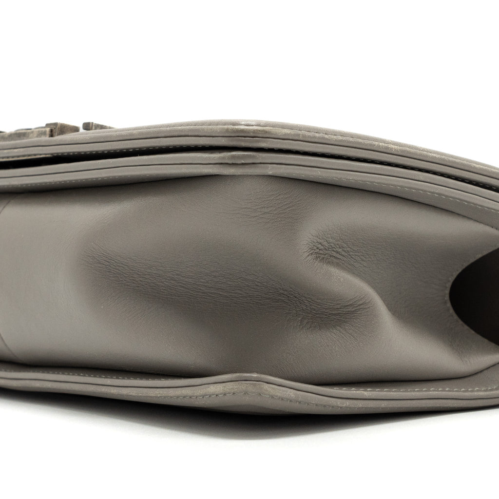 CHANEL MEDIUM BOY BAG CALFSKIN GREY RUTHENIUM SILVER HARDWARE