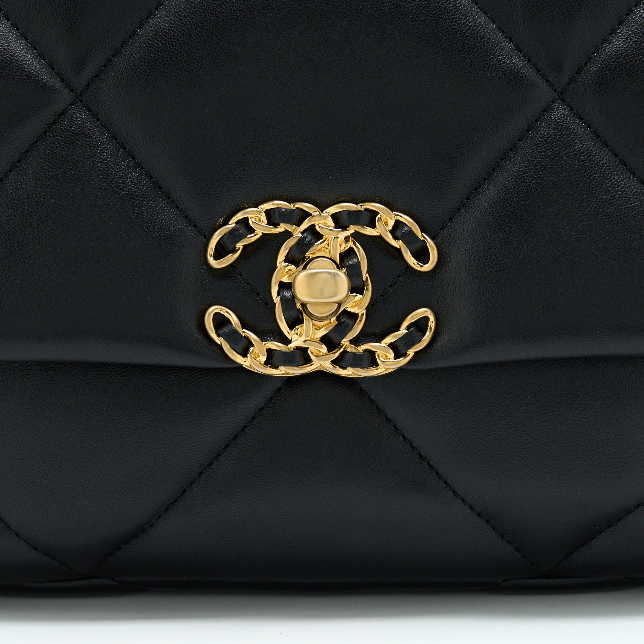 CHANEL SMALL 19 BAG LAMBSKIN BLACK MULTICOLOUR HARDWARE (MICROCHIP)