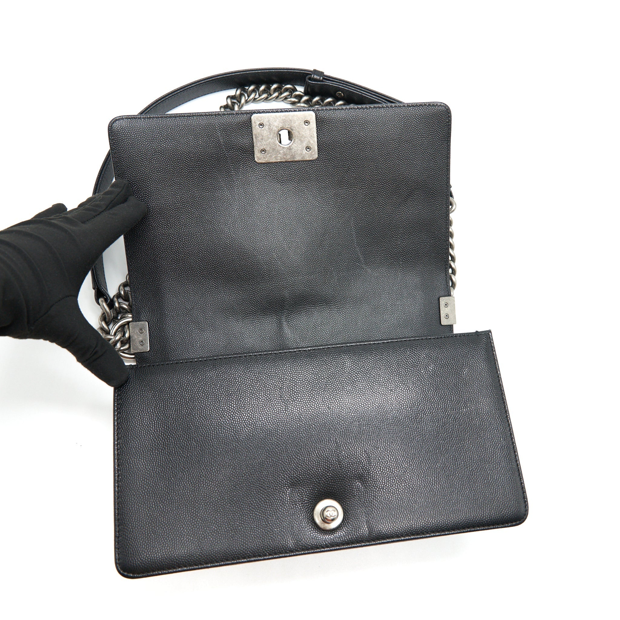 CHANEL MEDIUM BOY CHANEL HANDBAG CAVIAR BLACK SHW