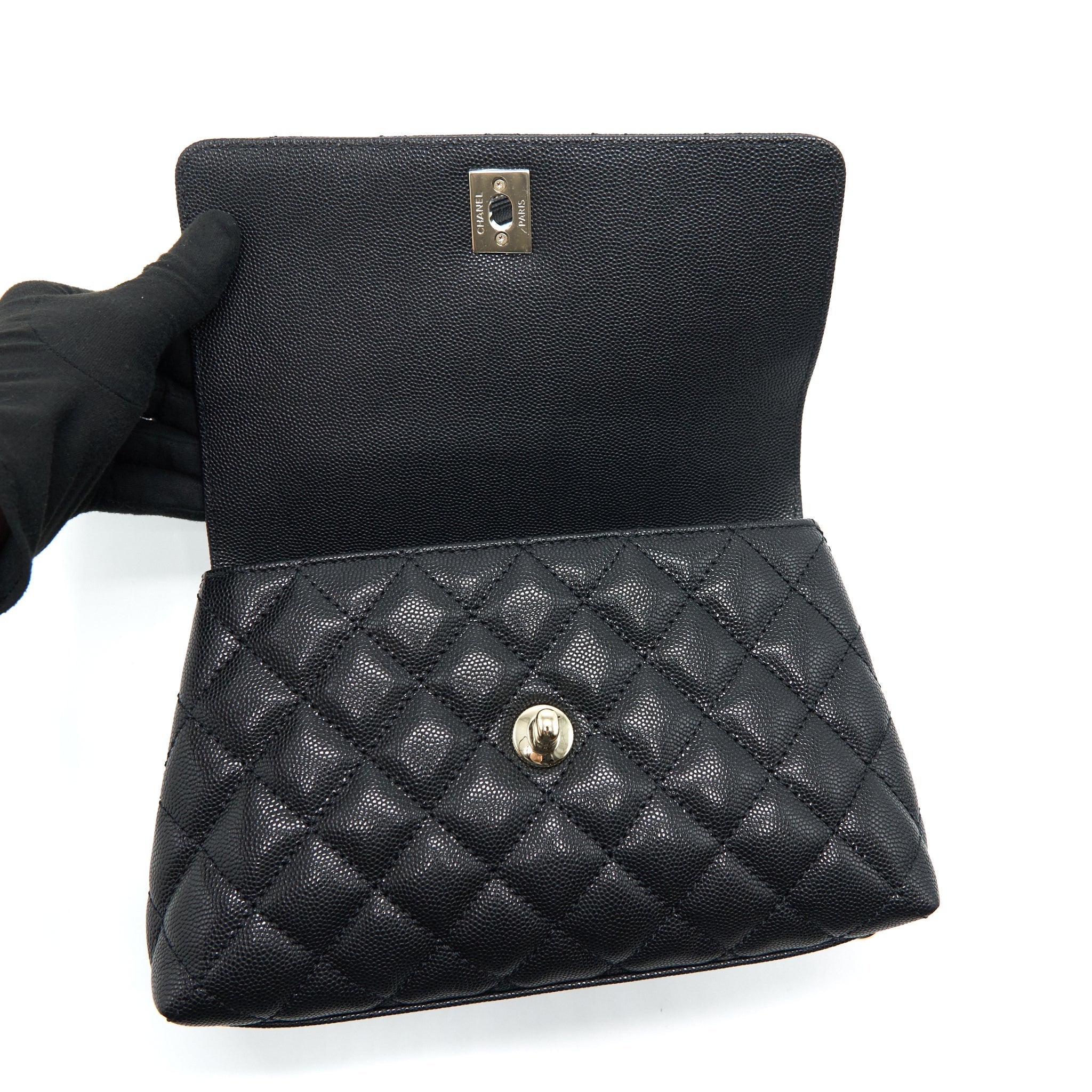 CHANEL 22P SMALL COCO HANDLE CAVIAR BLACK LGHW (MICROCHIP)