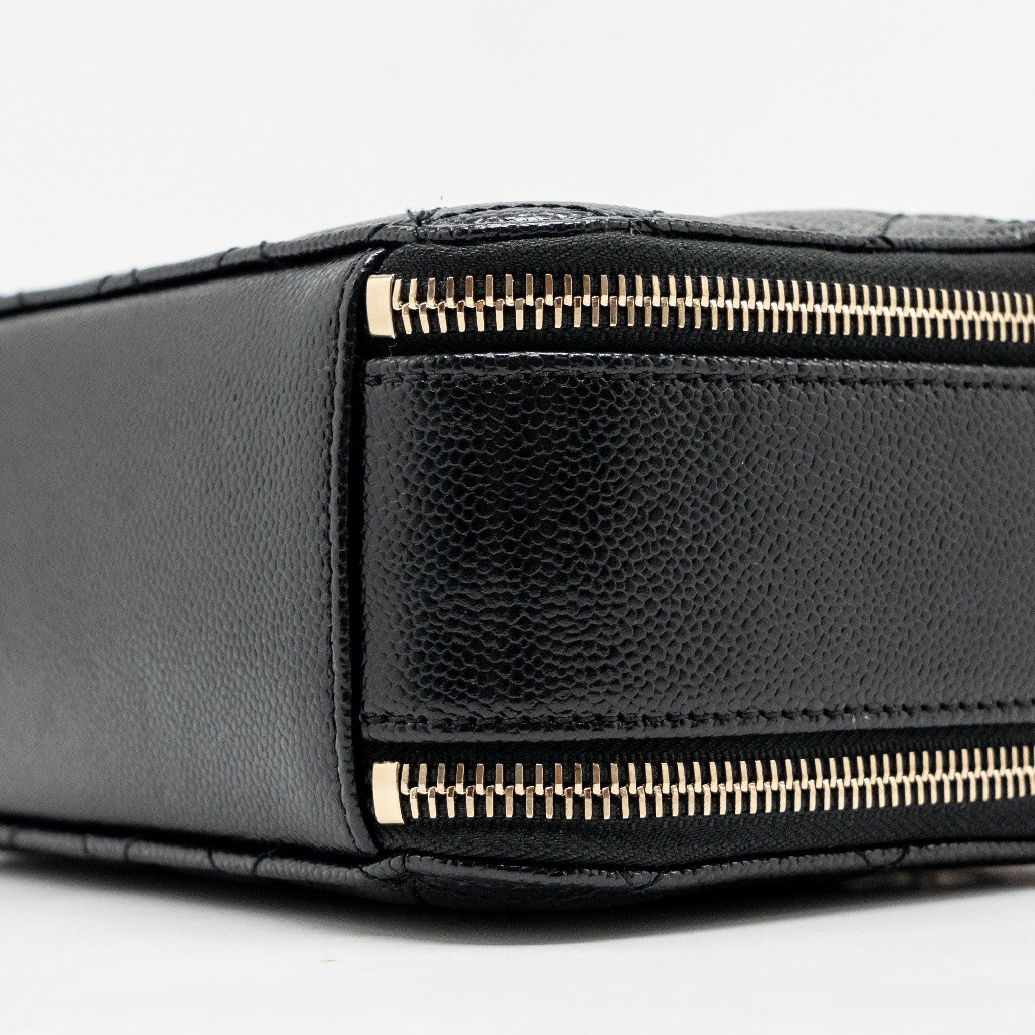 CHANEL LOGO DETAILED HANDLE MINI PICK ME UP VANITY CASE CAVIAR BLACK GHW (MICROCHIP)