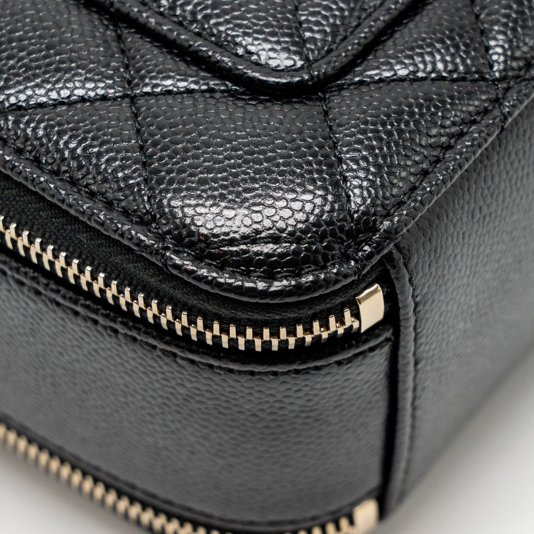 CHANEL LOGO DETAILED HANDLE MINI PICK ME UP VANITY CASE CAVIAR BLACK GHW (MICROCHIP)