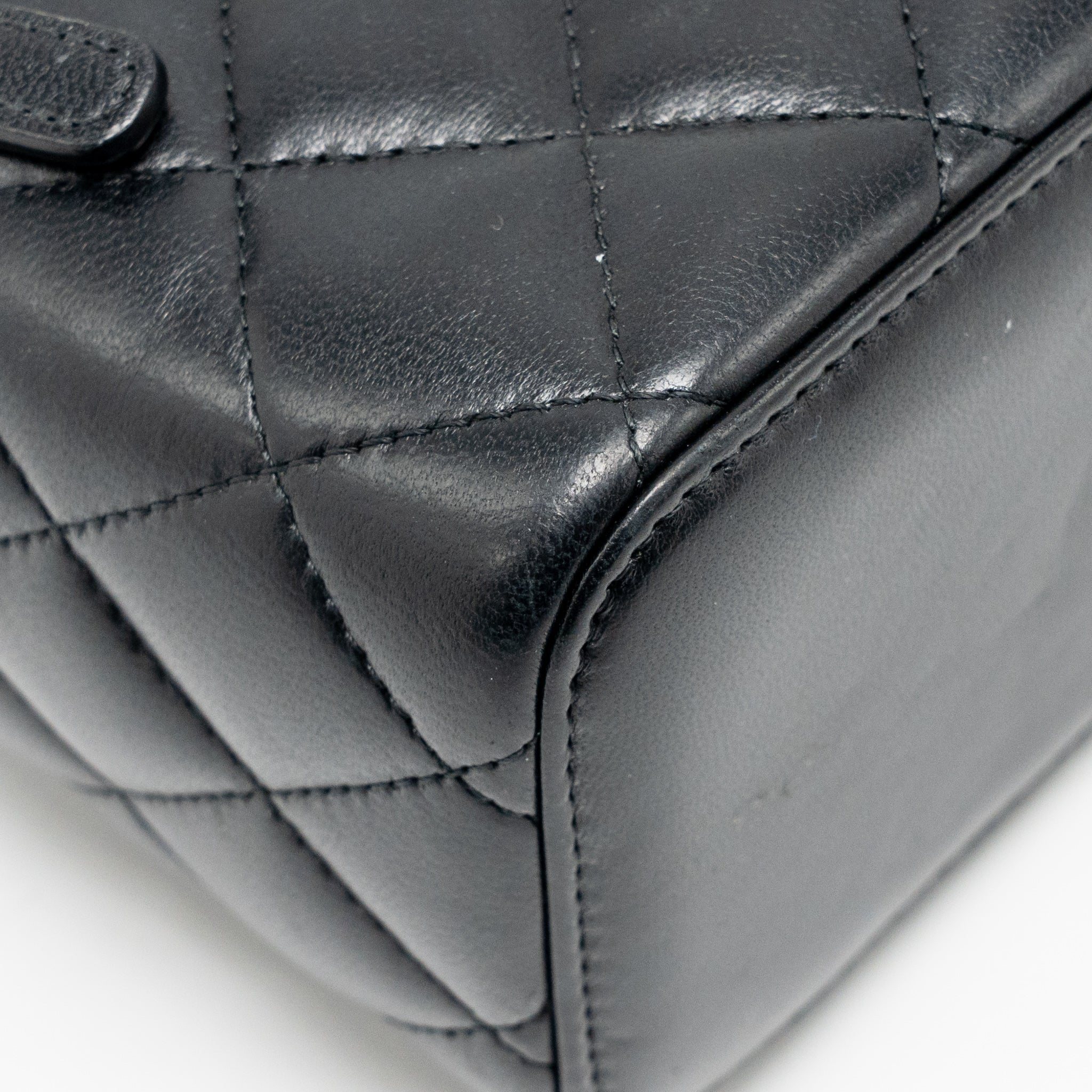 CHANEL PEARL CRUSH LONG VANITY WITH CHAIN LAMBSKIN BLACK GHW