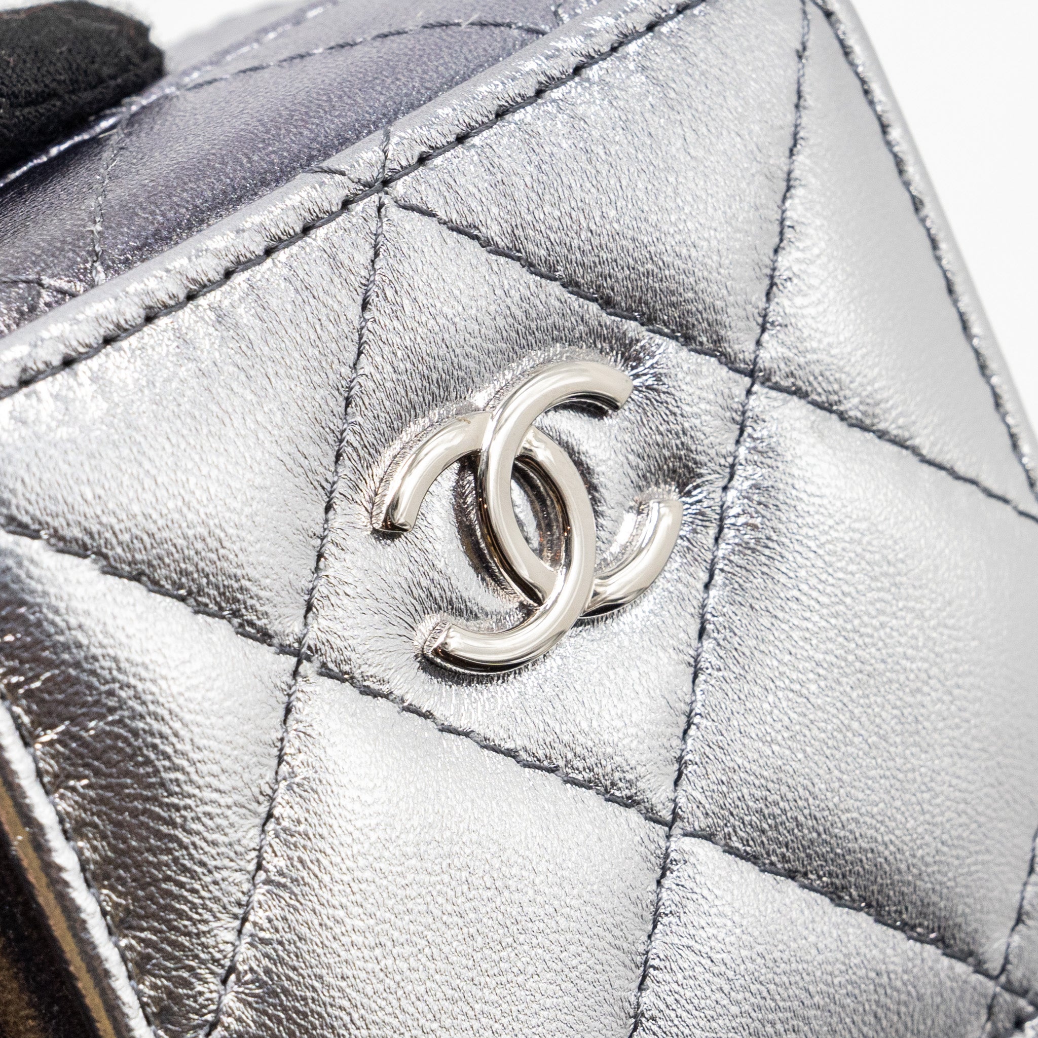 CHANEL MINI VANITY WITH GIANT CHAIN LAMBSKIN METALLIC GREY SHW