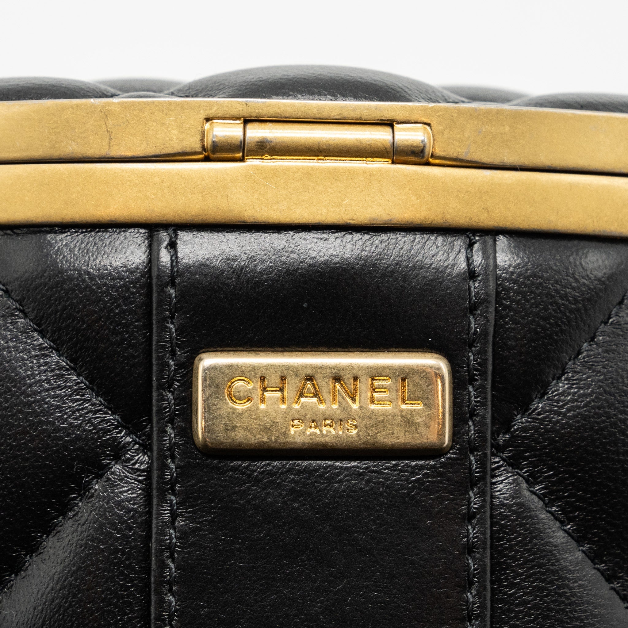CHANEL 21A VANITY WITH CHAIN LAMBSKIN BLACK GHW (MICROCHIP)