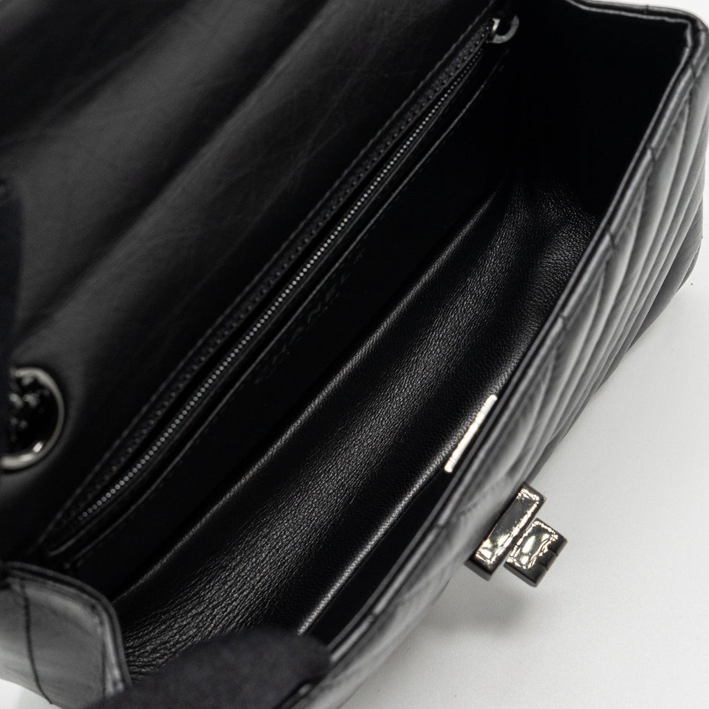 CHANEL MINI 2.55 REISSUE FLAP BAG CHEVRON CALFSKIN SO BLACK (MICROCHIP)