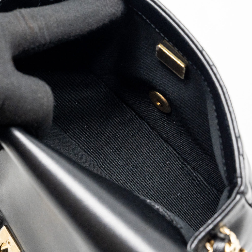 CHANEL QUILTED FLAP BAG WITH DETAILED LOGO AND CHAIN LAMBSKIN BLACK GHW (MICROCHIP)