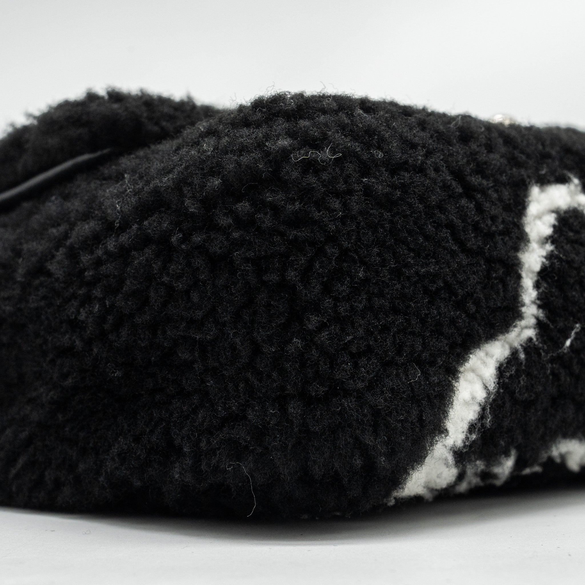 CHANEL 22A FLUFFY CAMELLIA FLAP BAG EMBROIDERED SHEARLING LAMBSKIN BLACK / WHITE SHW (MICROCHIP)