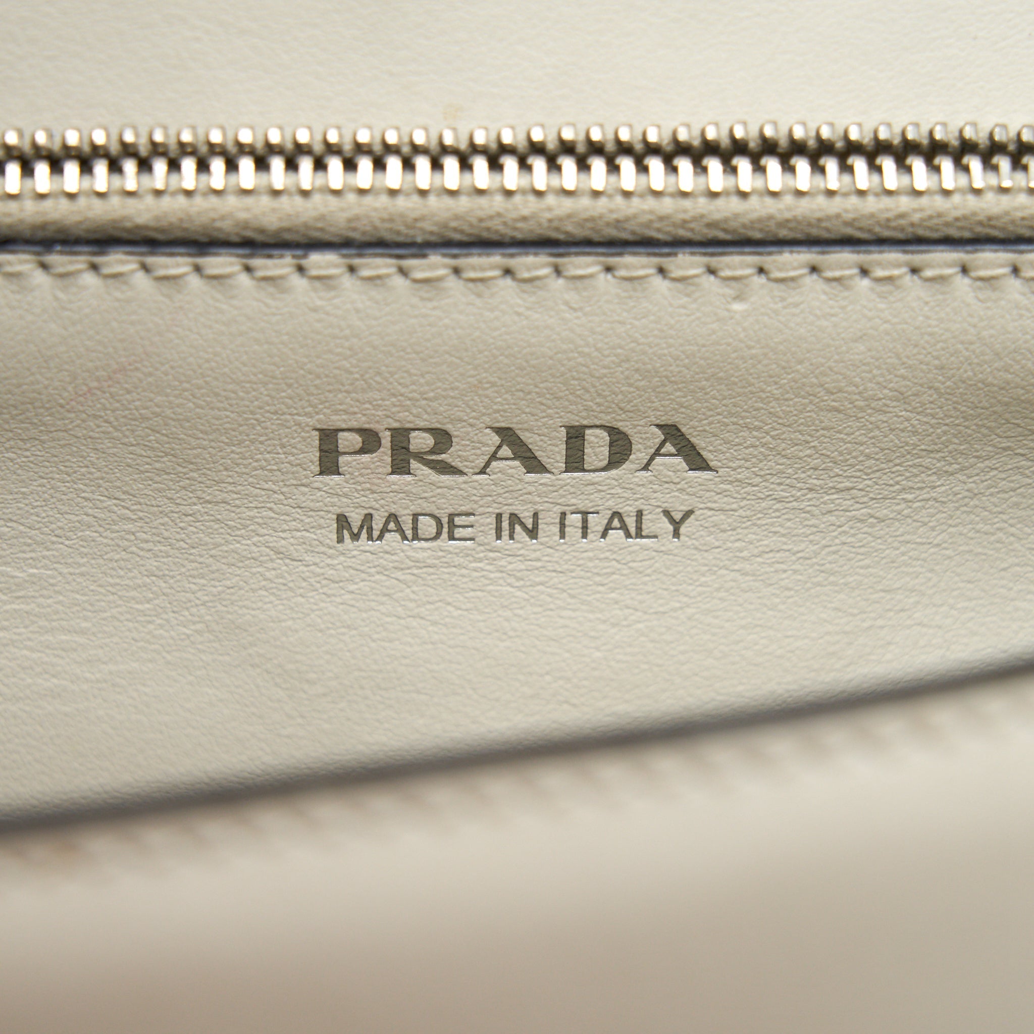 PRADA WOMAN'S MESSANGER BAG WHITE WITH SHW