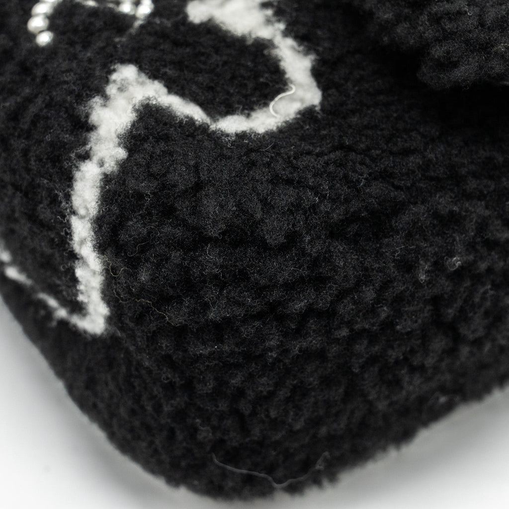 CHANEL 22A FLUFFY CAMELLIA FLAP BAG EMBROIDERED SHEARLING LAMBSKIN BLACK / WHITE SHW (MICROCHIP)