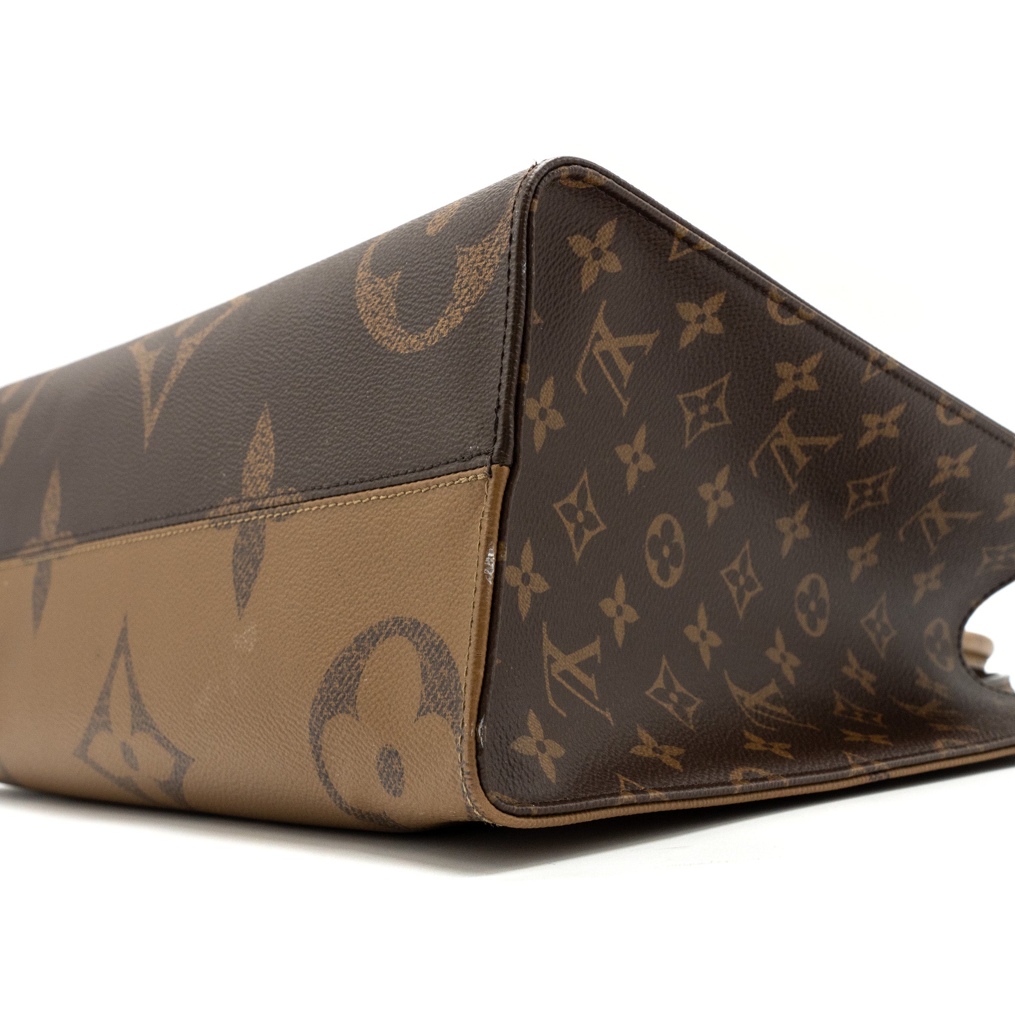 LOUIS VUITTON ONTHEGO MM MONOGRAM CANVAS GHW