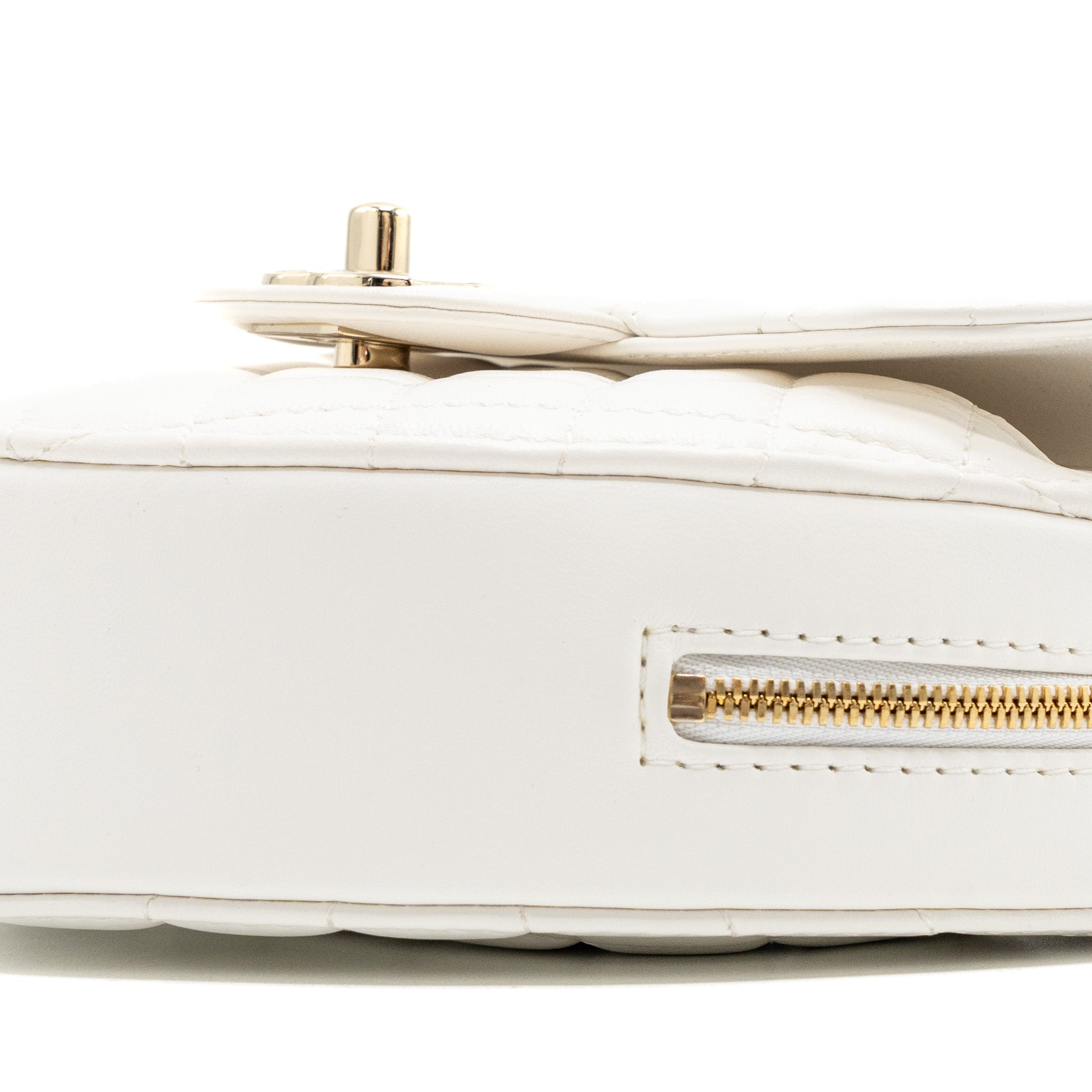 CHANEL 22S HEART BAG LAMBSKIN WHITE LGHW (MICROCHIP)